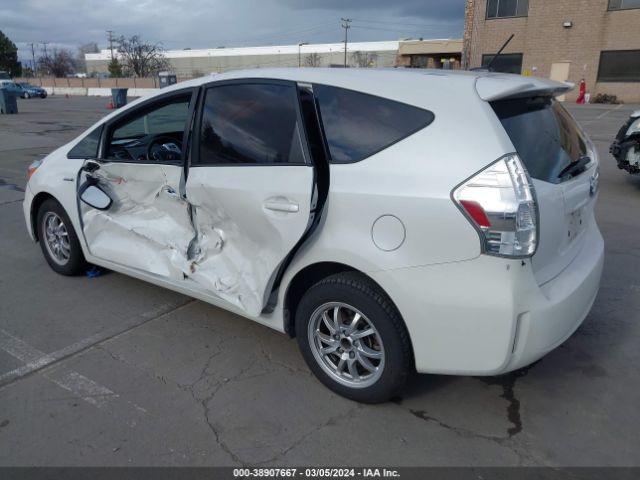 Photo 2 VIN: JTDZN3EUXD3238156 - TOYOTA PRIUS V 