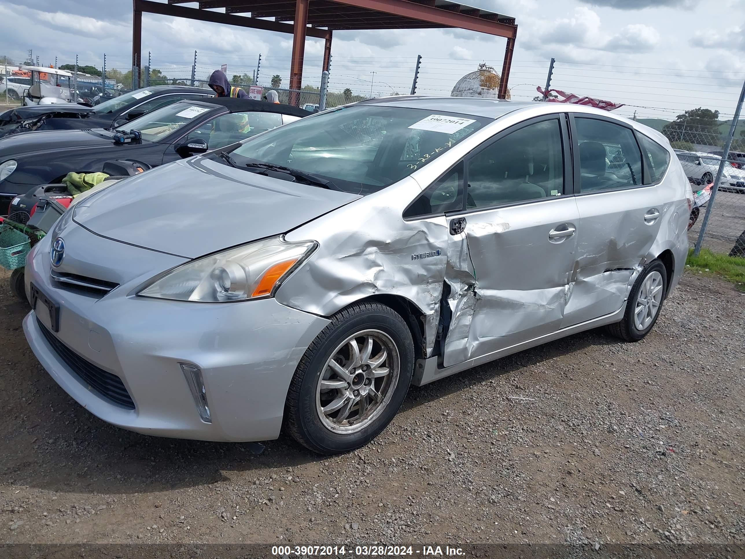 Photo 1 VIN: JTDZN3EUXD3255622 - TOYOTA PRIUS V (+) 