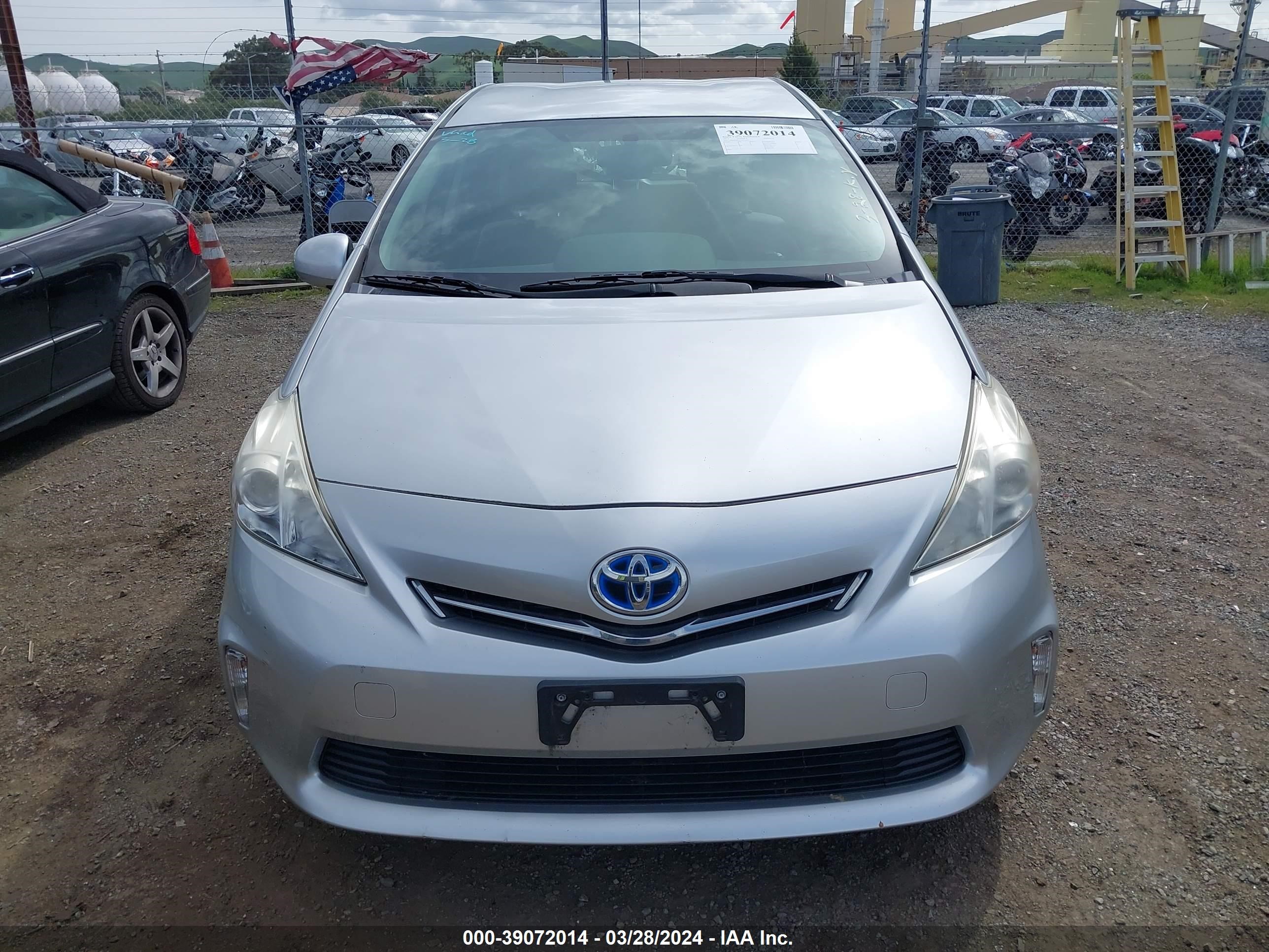 Photo 11 VIN: JTDZN3EUXD3255622 - TOYOTA PRIUS V (+) 