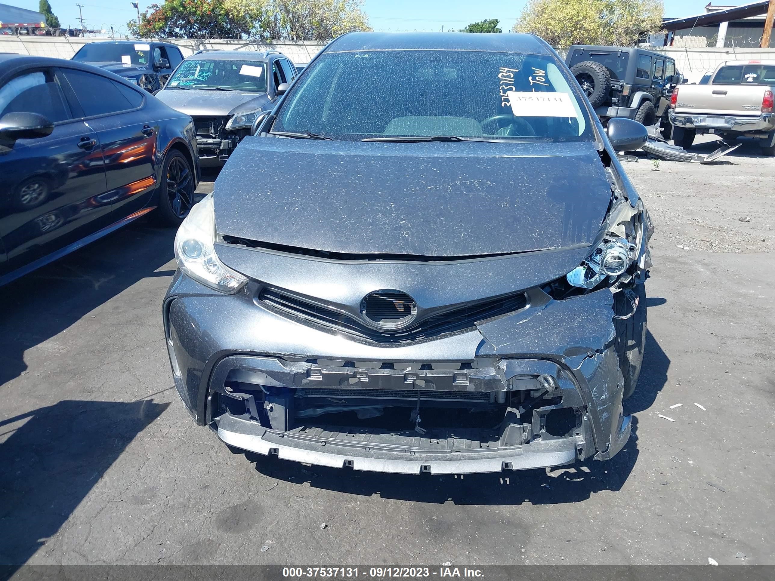 Photo 11 VIN: JTDZN3EUXFJ024329 - TOYOTA PRIUS V (+) 