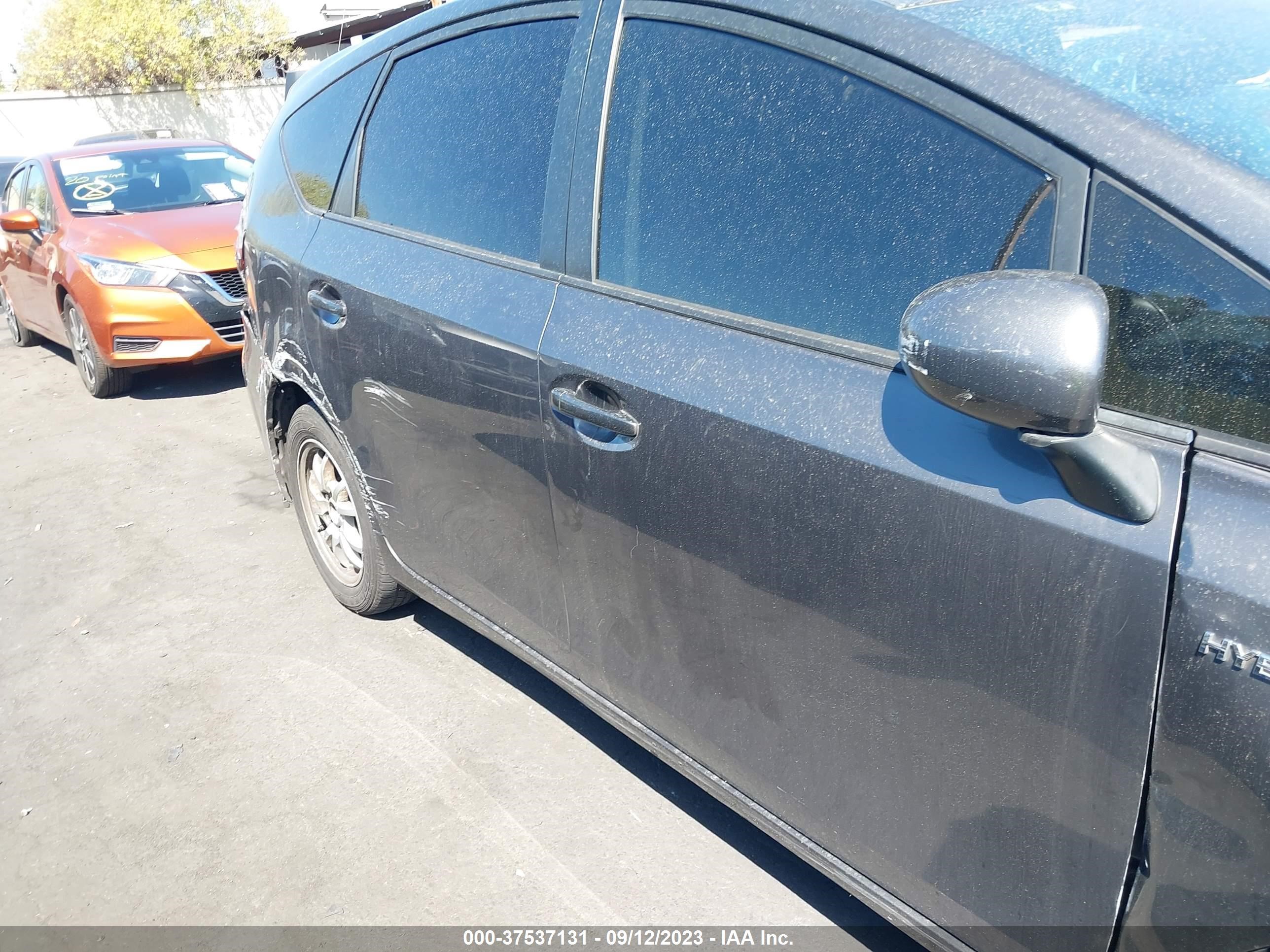 Photo 12 VIN: JTDZN3EUXFJ024329 - TOYOTA PRIUS V (+) 