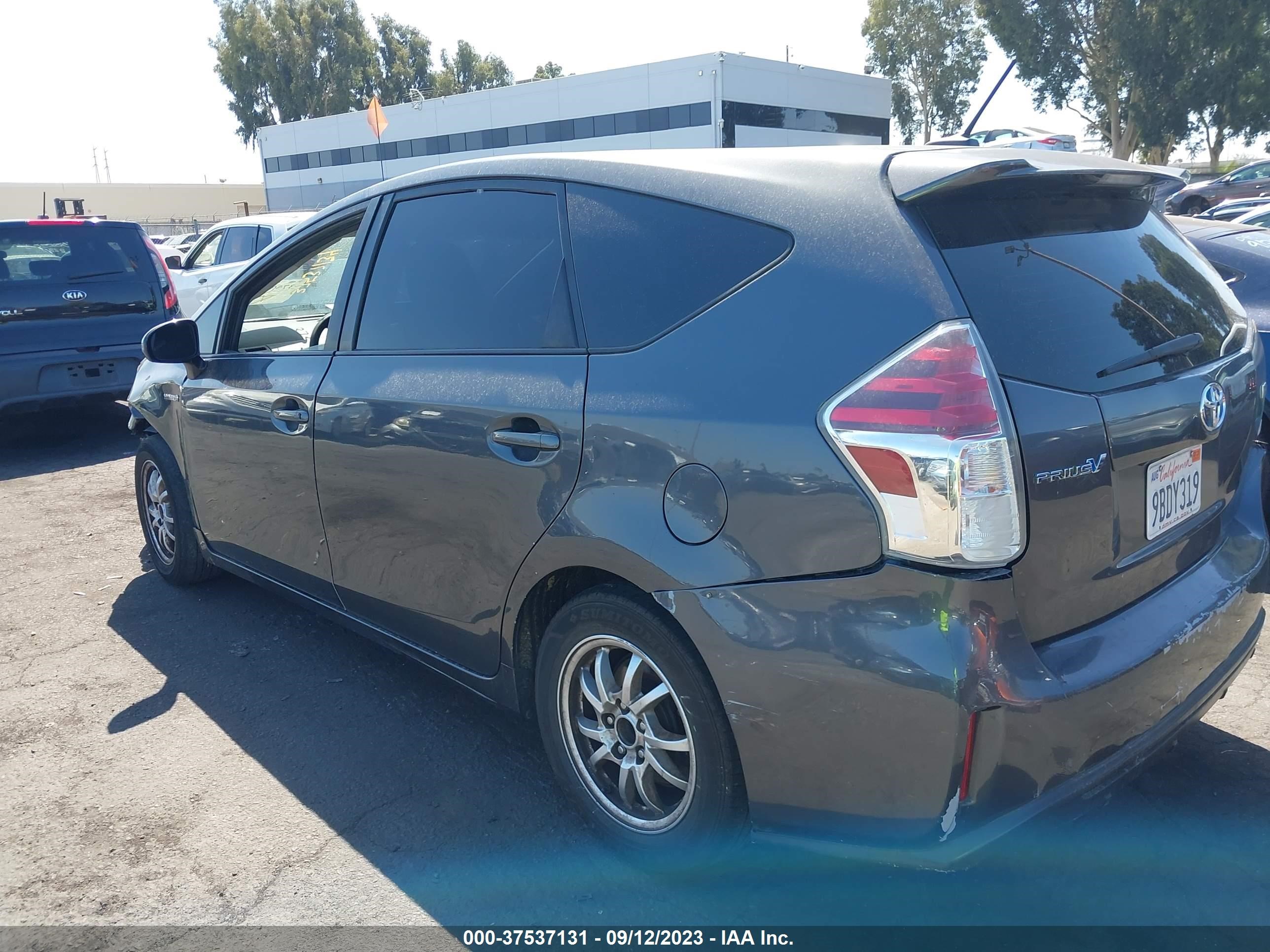 Photo 2 VIN: JTDZN3EUXFJ024329 - TOYOTA PRIUS V (+) 