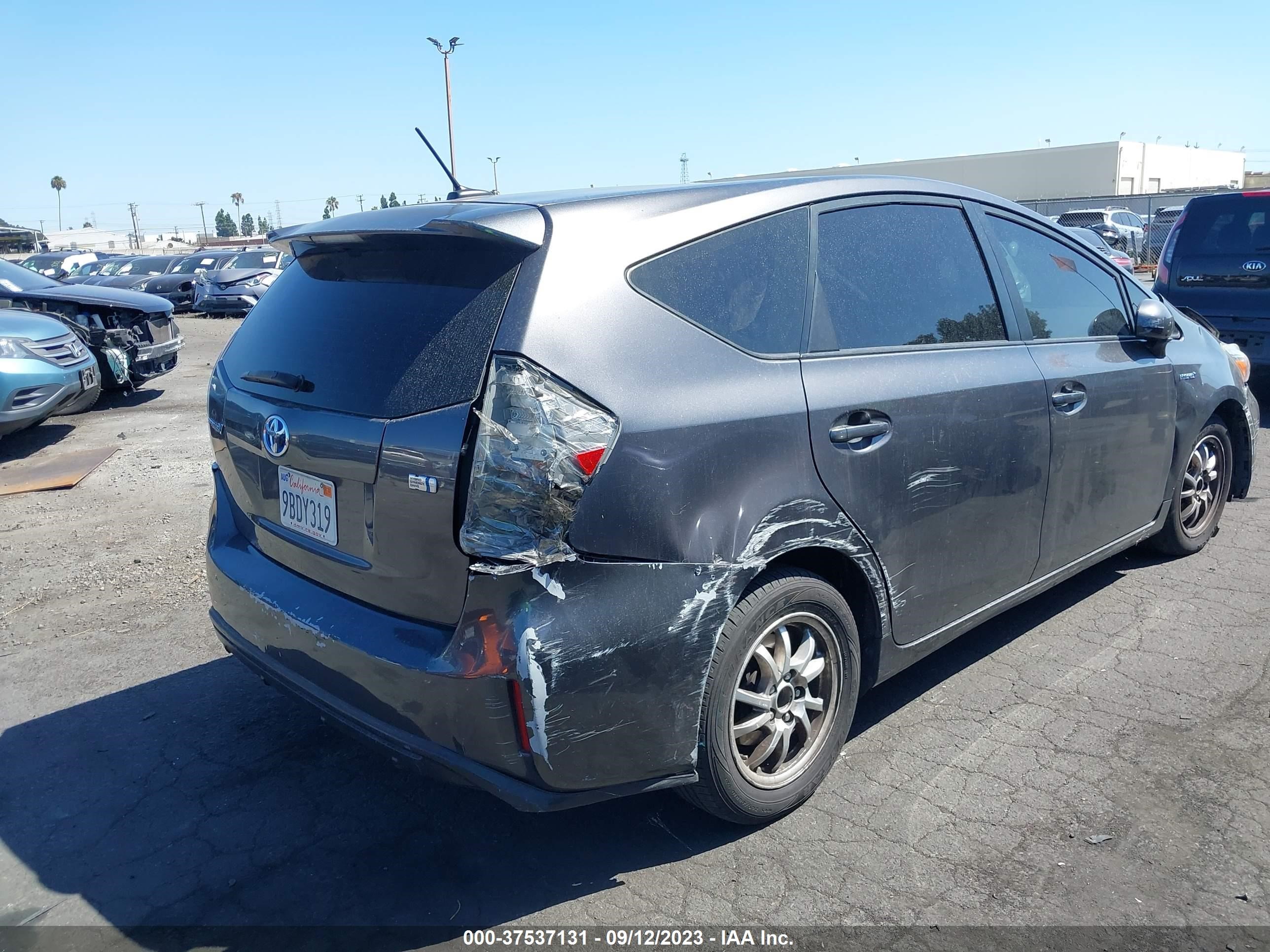 Photo 3 VIN: JTDZN3EUXFJ024329 - TOYOTA PRIUS V (+) 