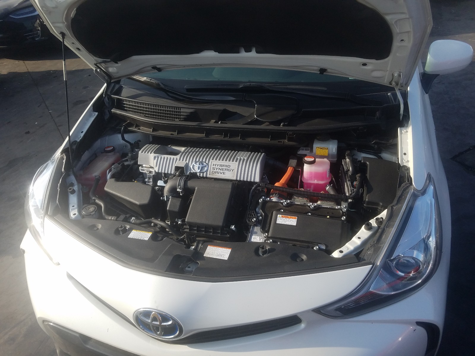 Photo 6 VIN: JTDZN3EUXHJ057575 - TOYOTA PRIUS V 