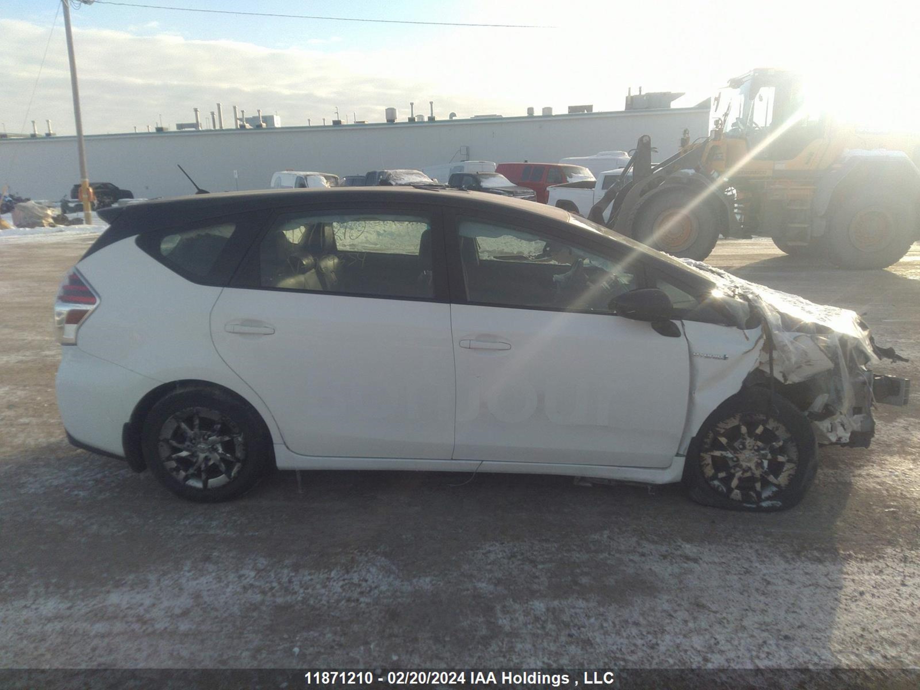 Photo 12 VIN: JTDZN3EUXHJ069354 - TOYOTA PRIUS V (+) 