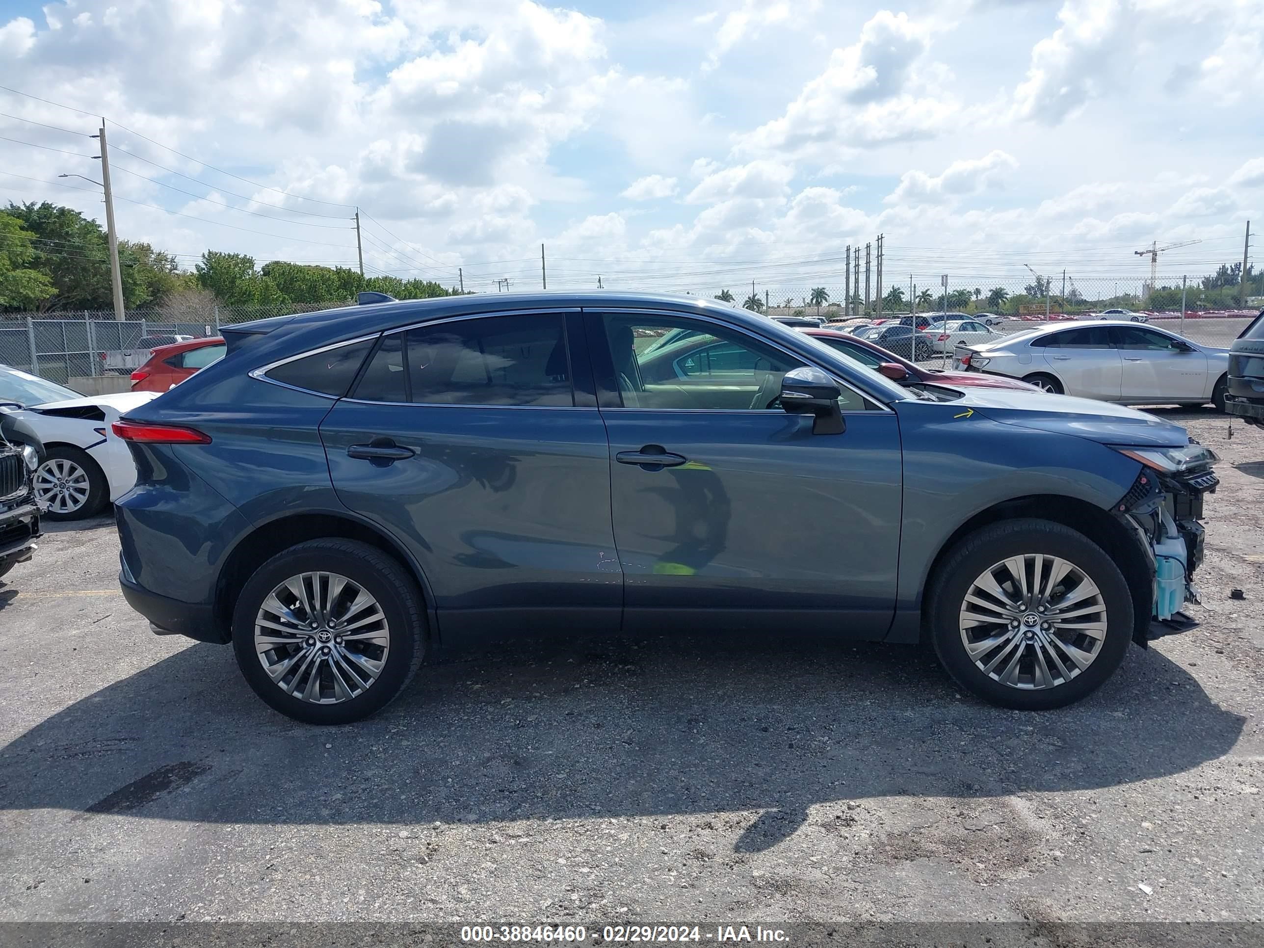 Photo 13 VIN: JTEAAAAH0NJ104089 - TOYOTA VENZA 