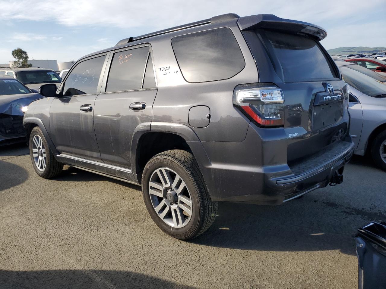 Photo 1 VIN: JTEAU5JR2N5266662 - TOYOTA 4RUNNER 