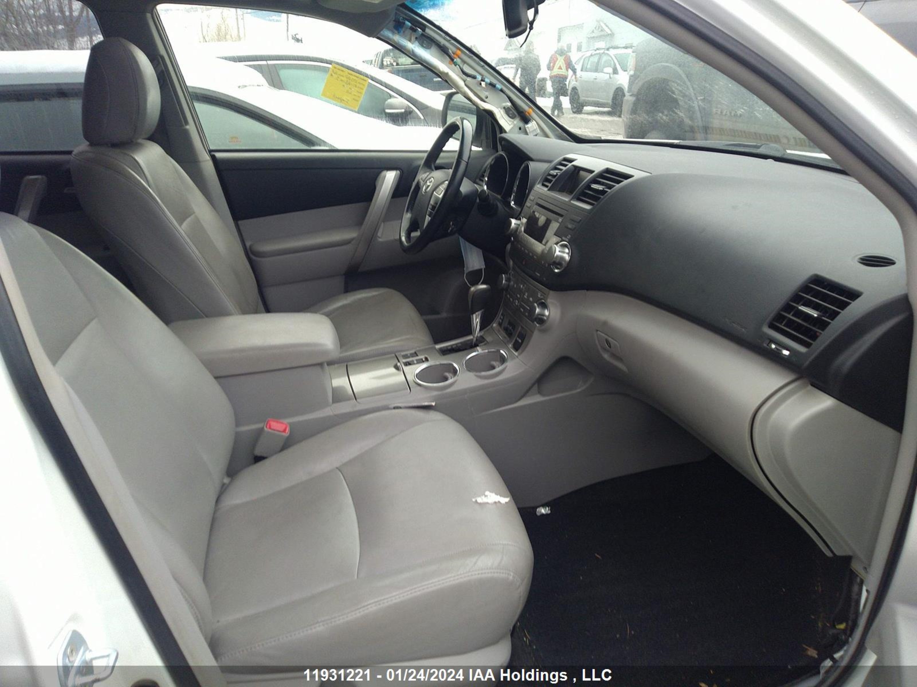 Photo 4 VIN: JTEBC3EH8D2012998 - TOYOTA HIGHLANDER 