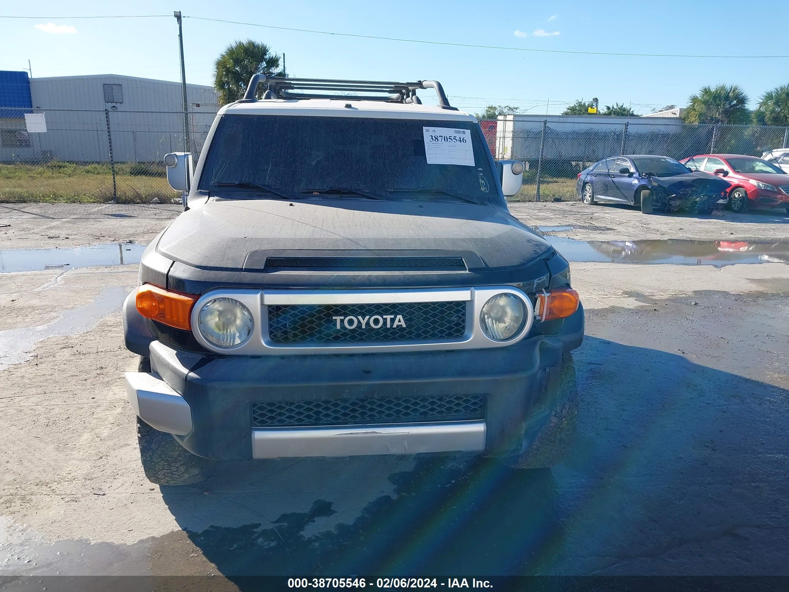 Photo 12 VIN: JTEBU11F070013939 - TOYOTA FJ CRUISER 