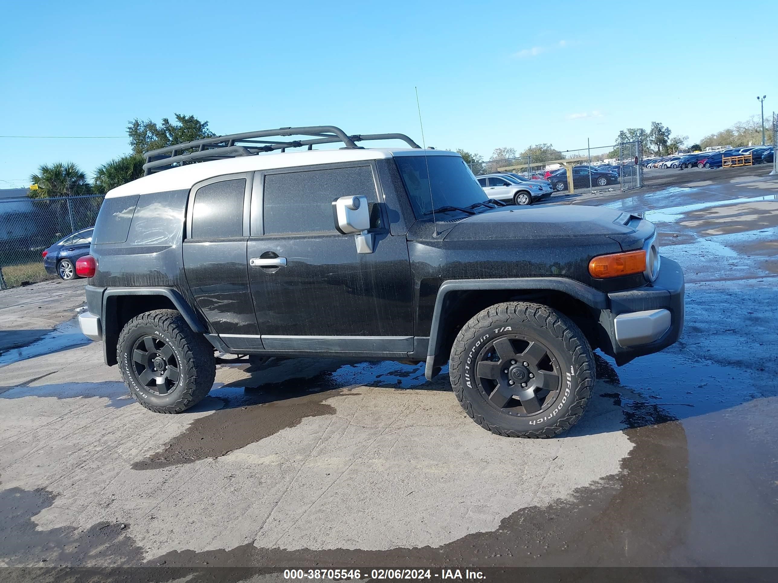 Photo 13 VIN: JTEBU11F070013939 - TOYOTA FJ CRUISER 