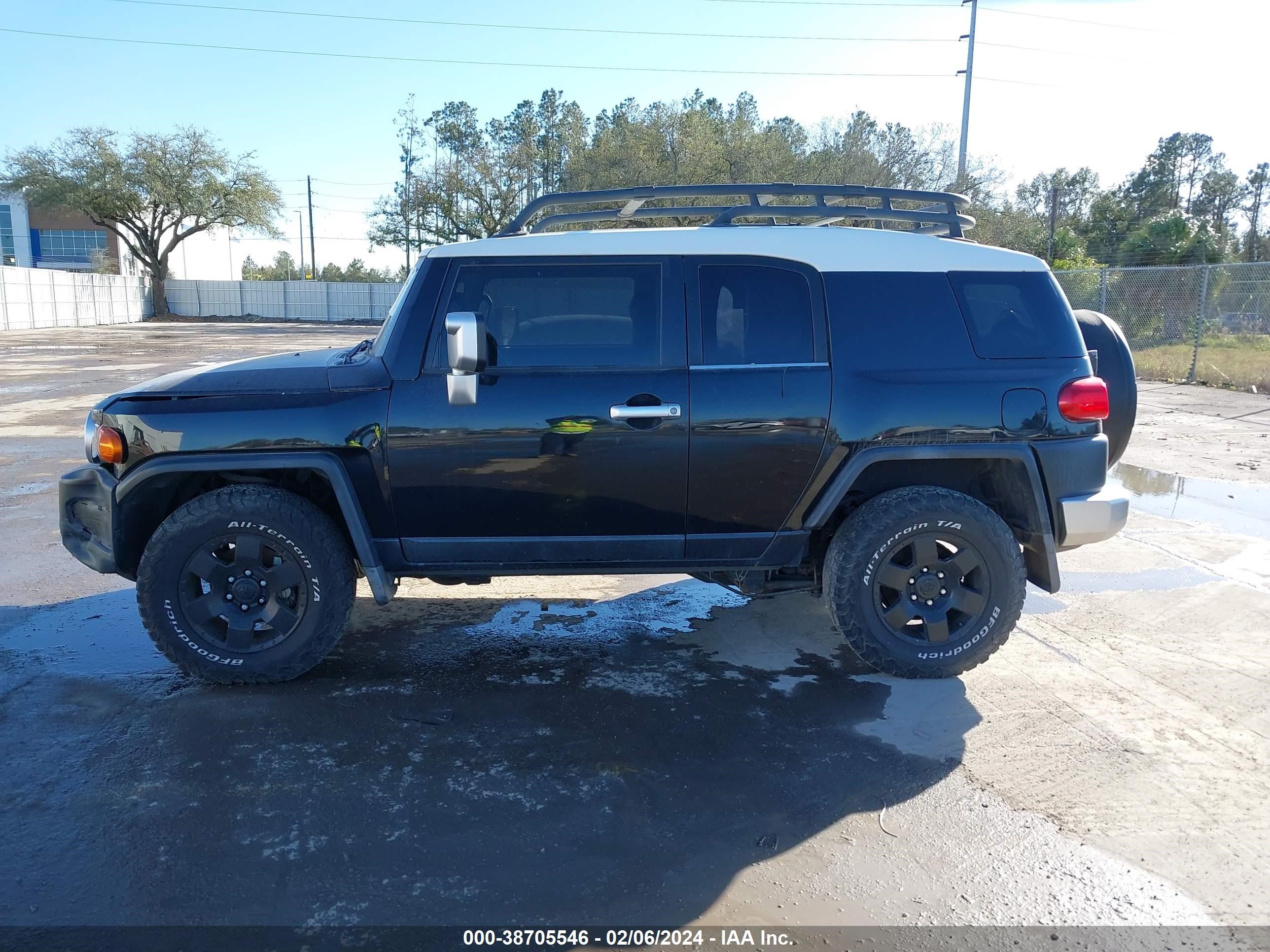 Photo 14 VIN: JTEBU11F070013939 - TOYOTA FJ CRUISER 