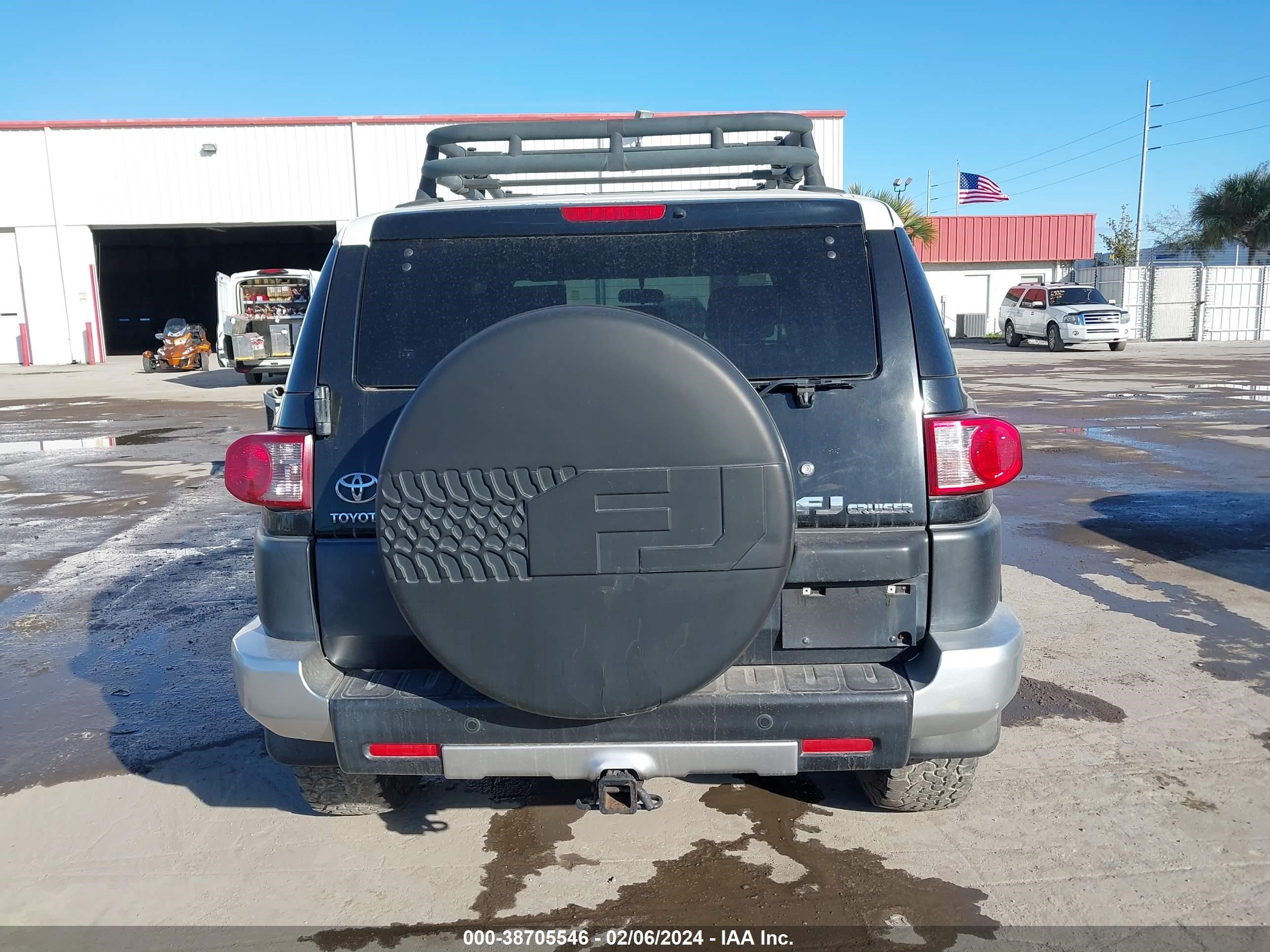 Photo 16 VIN: JTEBU11F070013939 - TOYOTA FJ CRUISER 