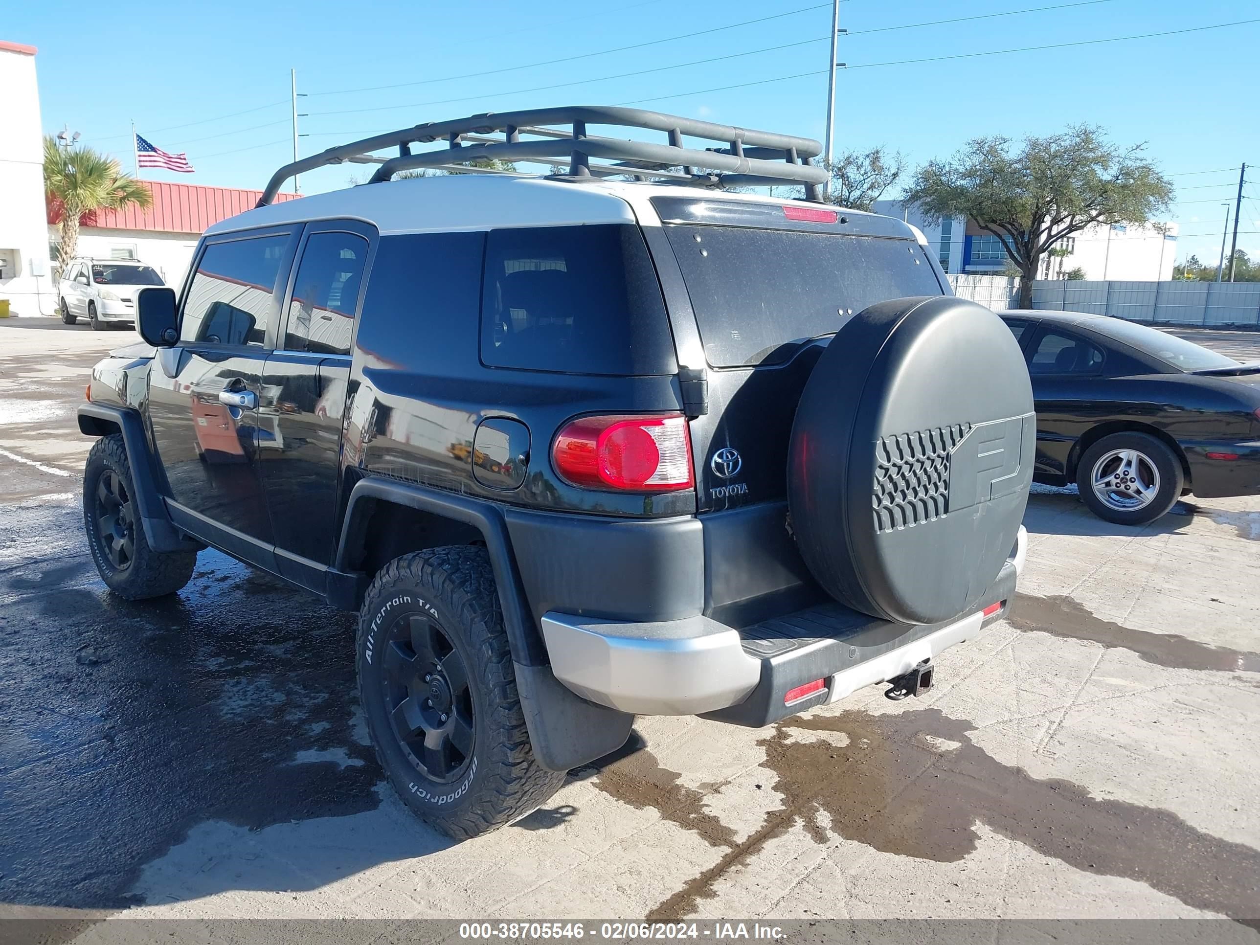 Photo 3 VIN: JTEBU11F070013939 - TOYOTA FJ CRUISER 