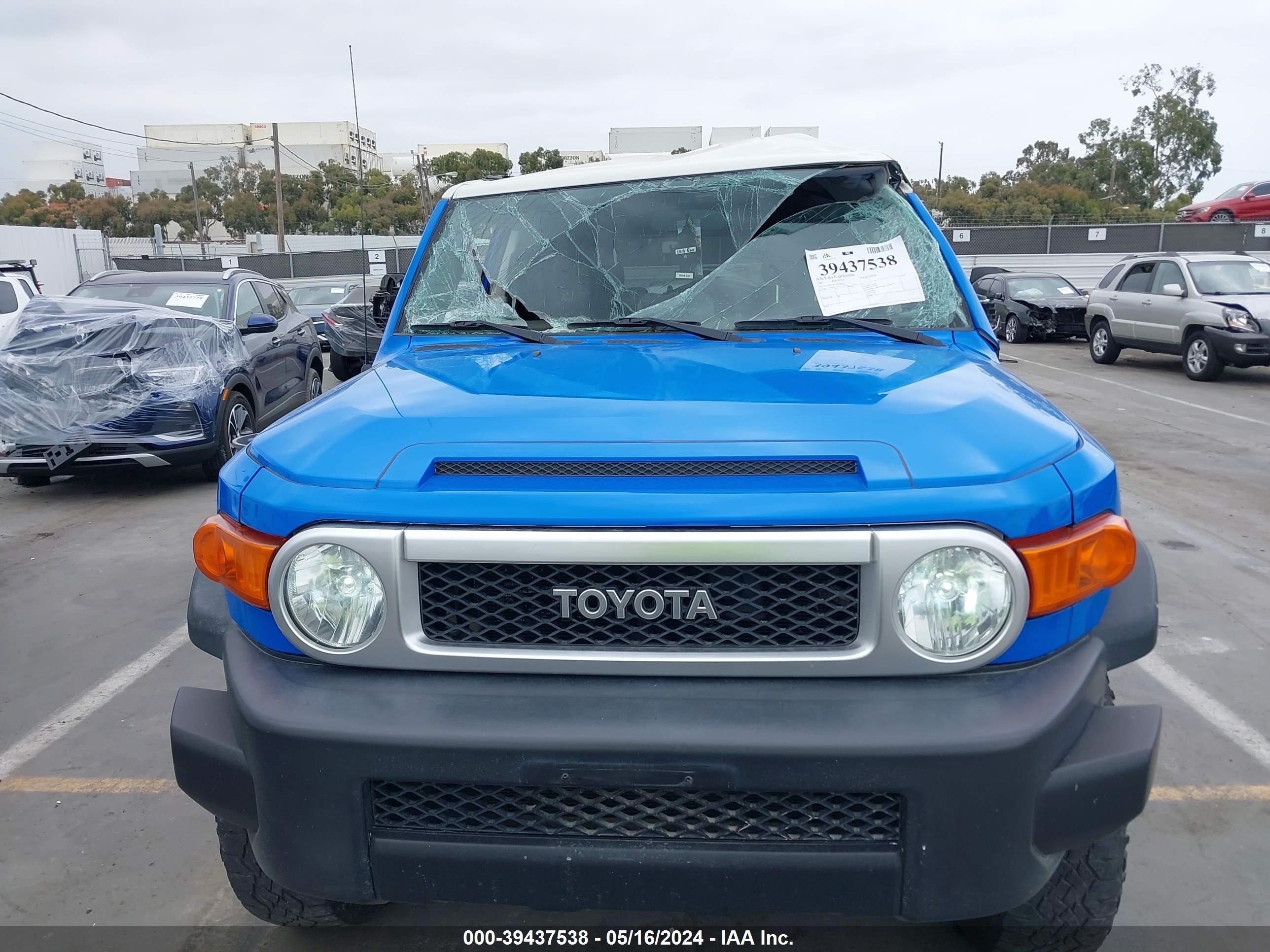 Photo 11 VIN: JTEBU11F170012542 - TOYOTA FJ CRUISER 