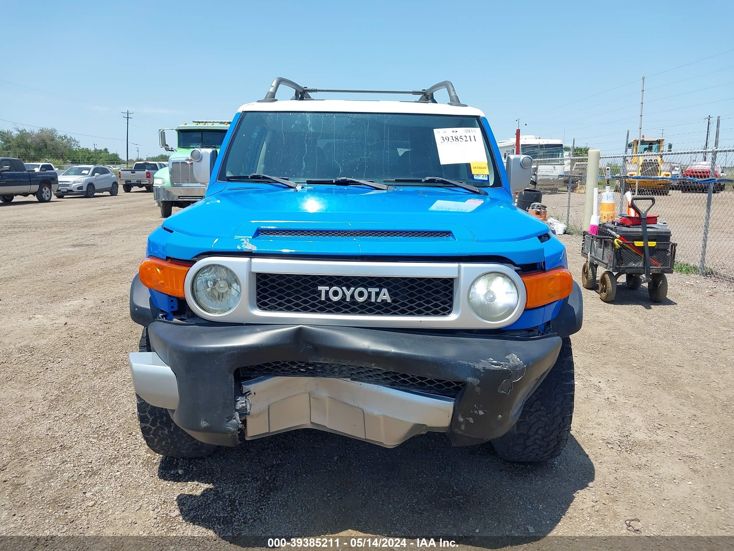 Photo 11 VIN: JTEBU11F170024903 - TOYOTA FJ CRUISER 