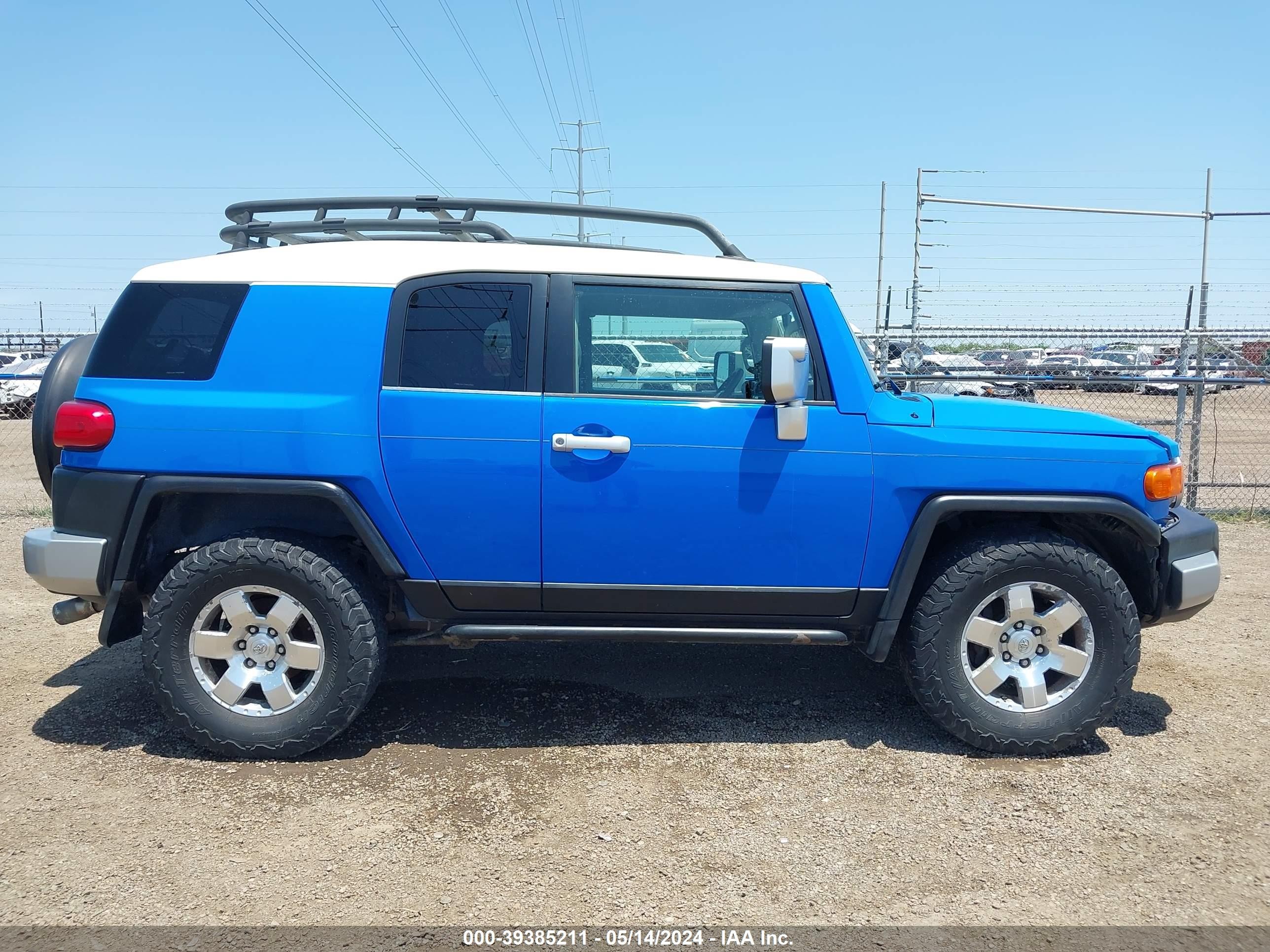 Photo 12 VIN: JTEBU11F170024903 - TOYOTA FJ CRUISER 