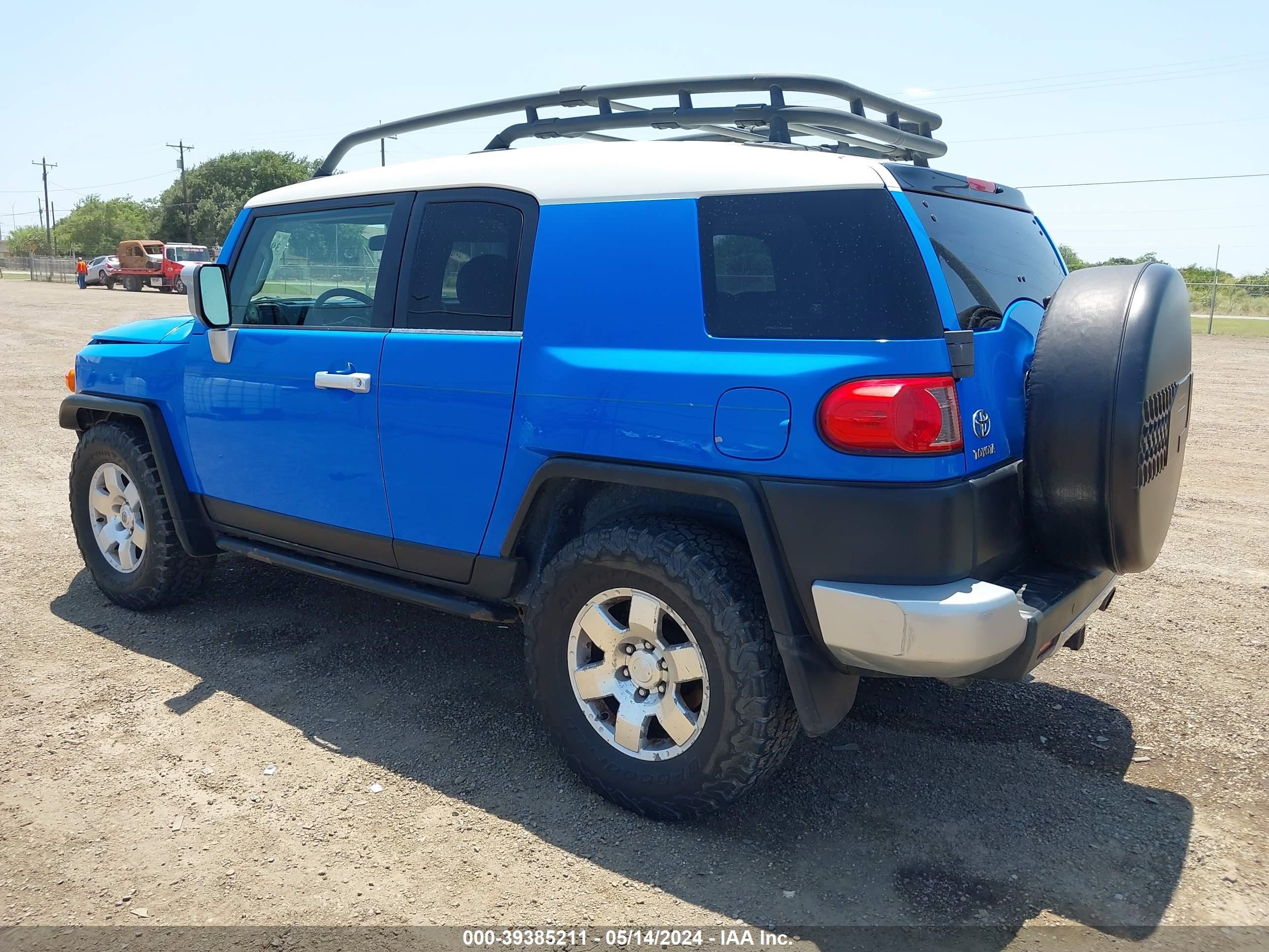 Photo 2 VIN: JTEBU11F170024903 - TOYOTA FJ CRUISER 