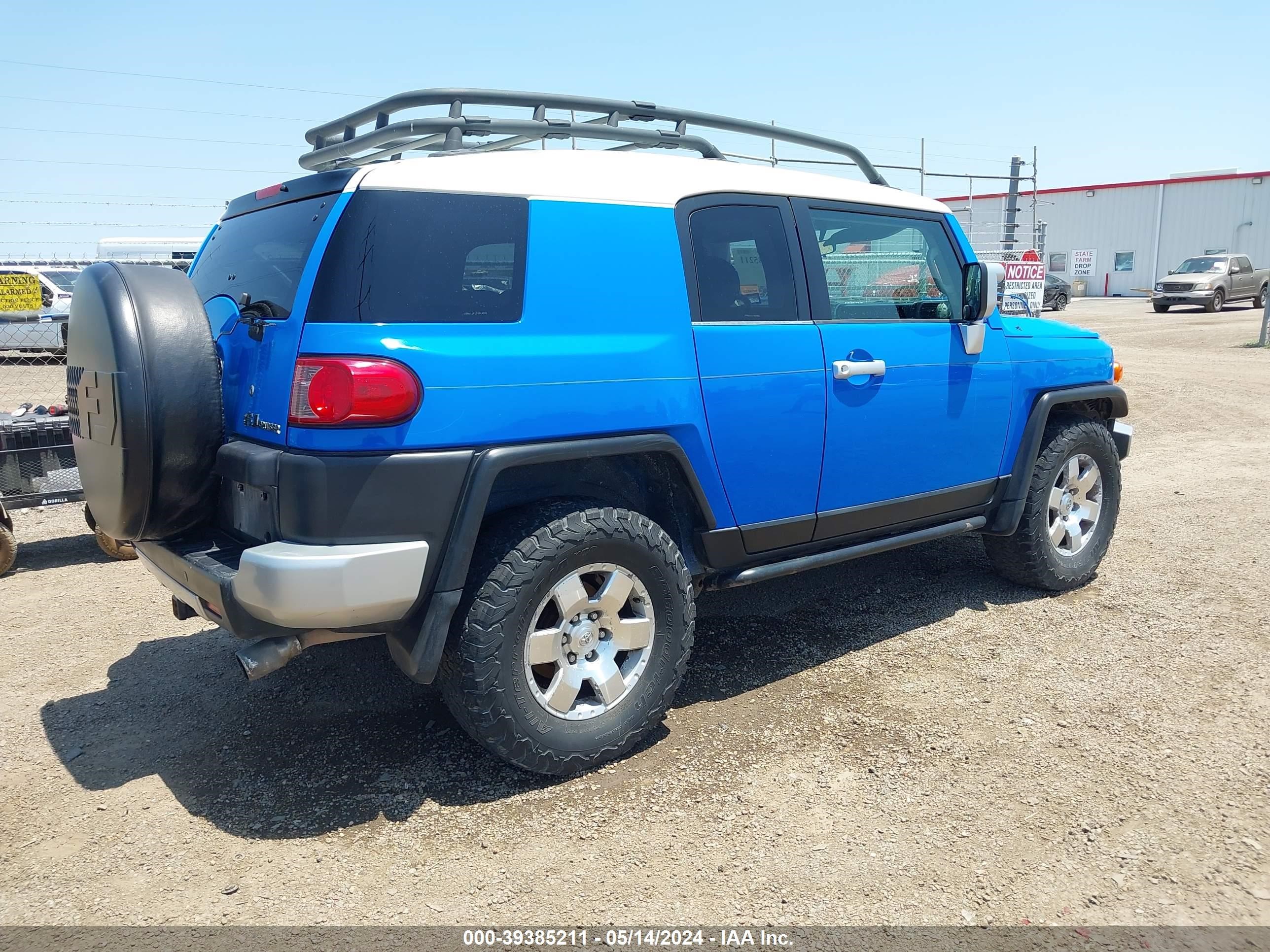 Photo 3 VIN: JTEBU11F170024903 - TOYOTA FJ CRUISER 