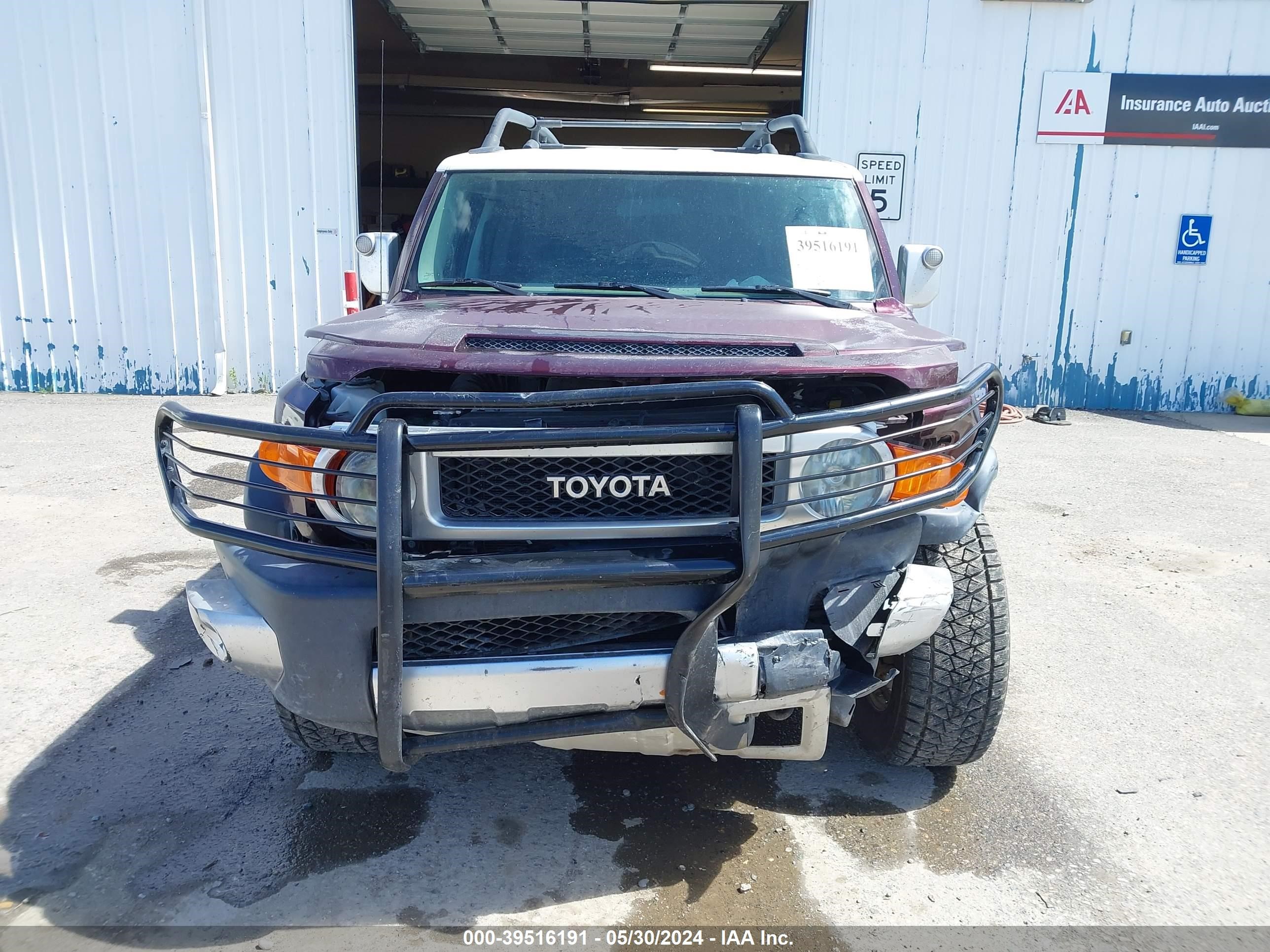 Photo 11 VIN: JTEBU11F170036856 - TOYOTA FJ CRUISER 