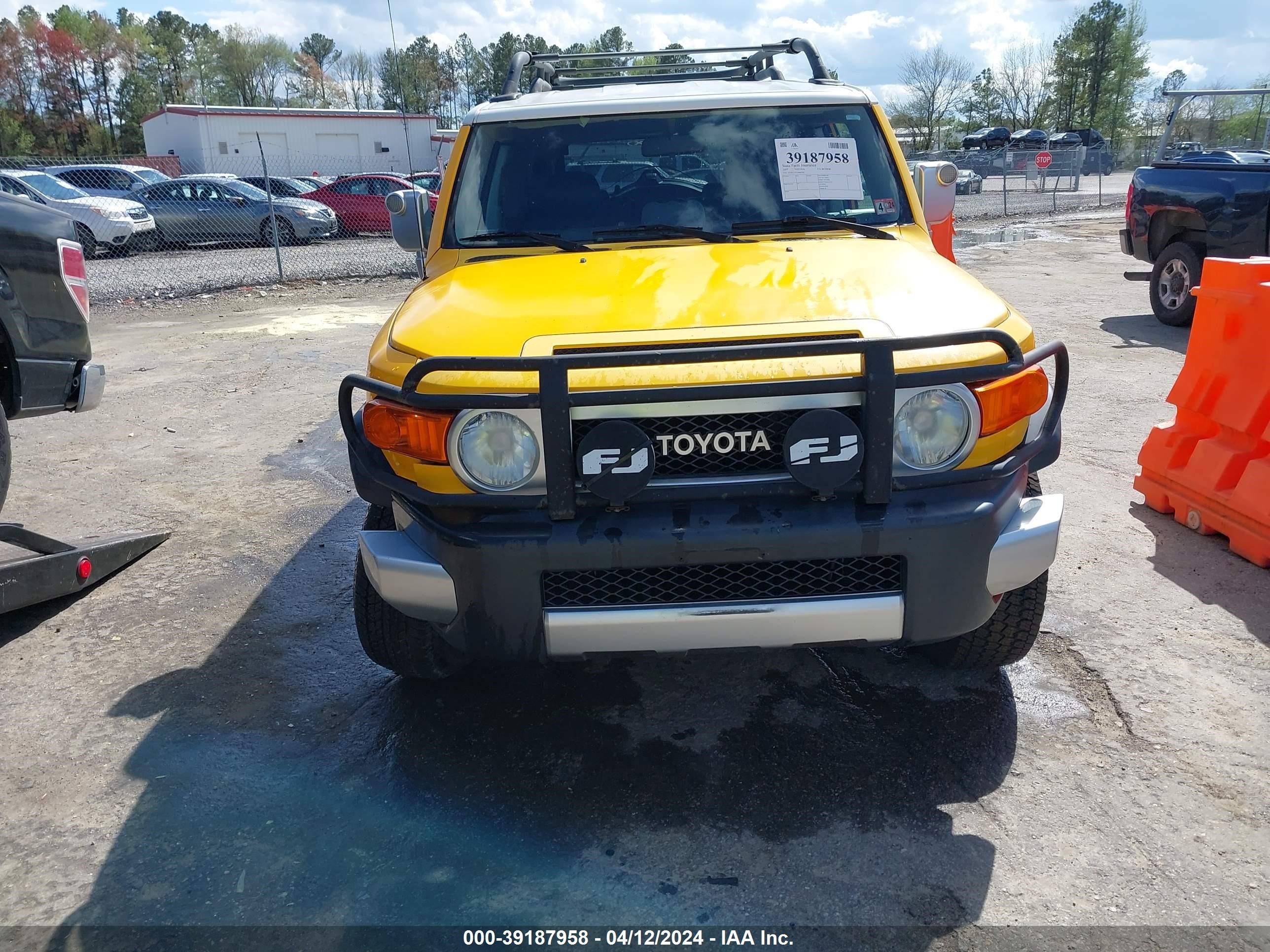 Photo 12 VIN: JTEBU11F170069792 - TOYOTA FJ CRUISER 