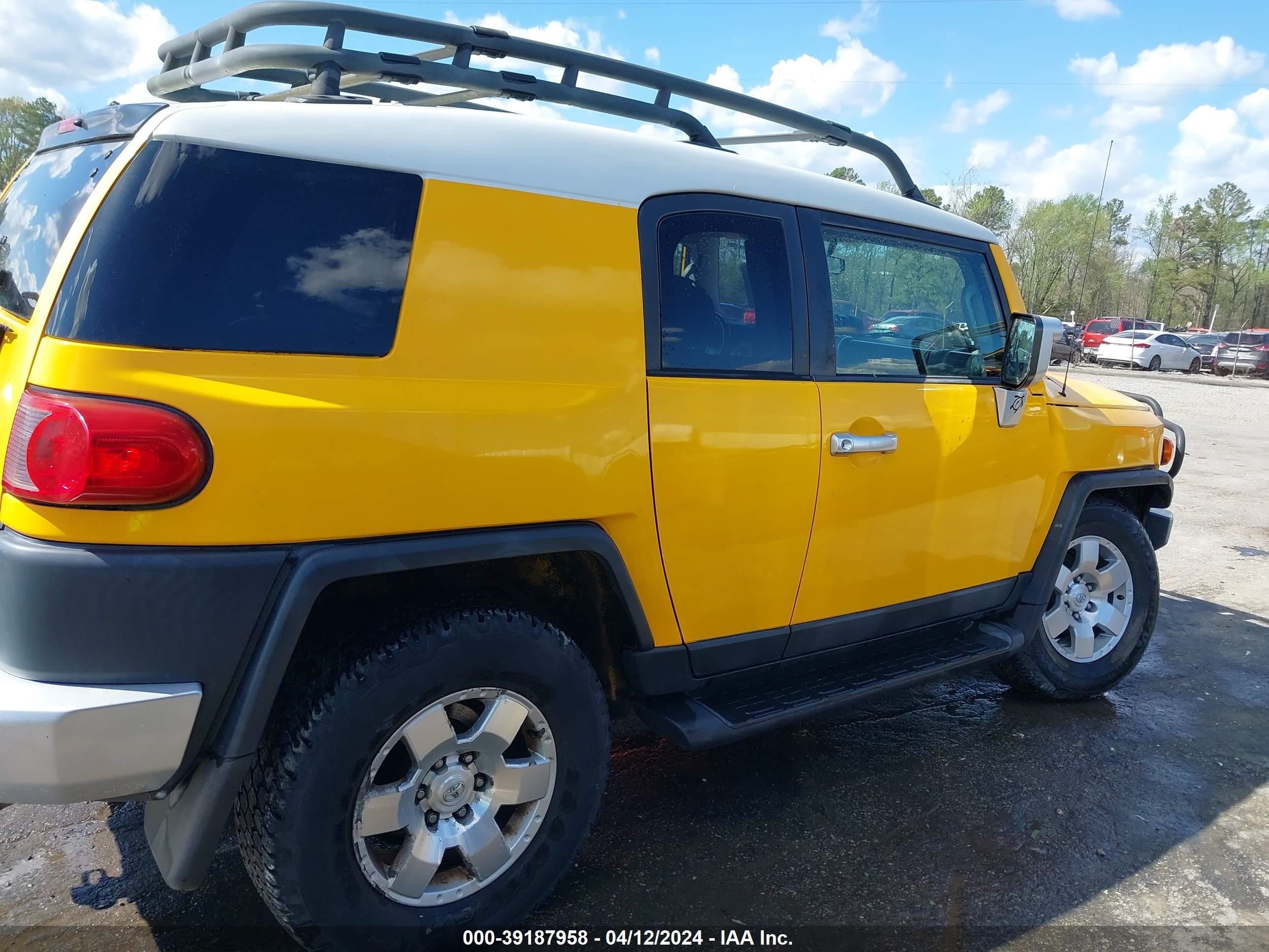 Photo 13 VIN: JTEBU11F170069792 - TOYOTA FJ CRUISER 