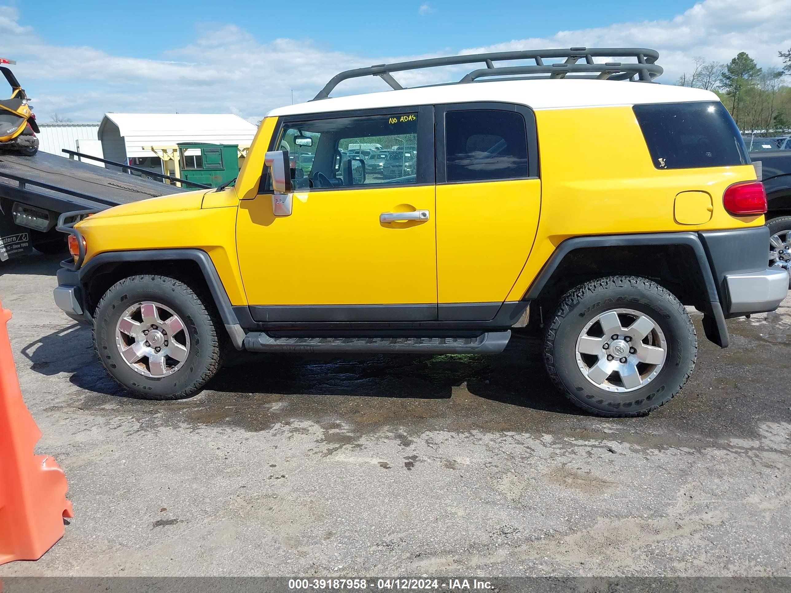 Photo 14 VIN: JTEBU11F170069792 - TOYOTA FJ CRUISER 