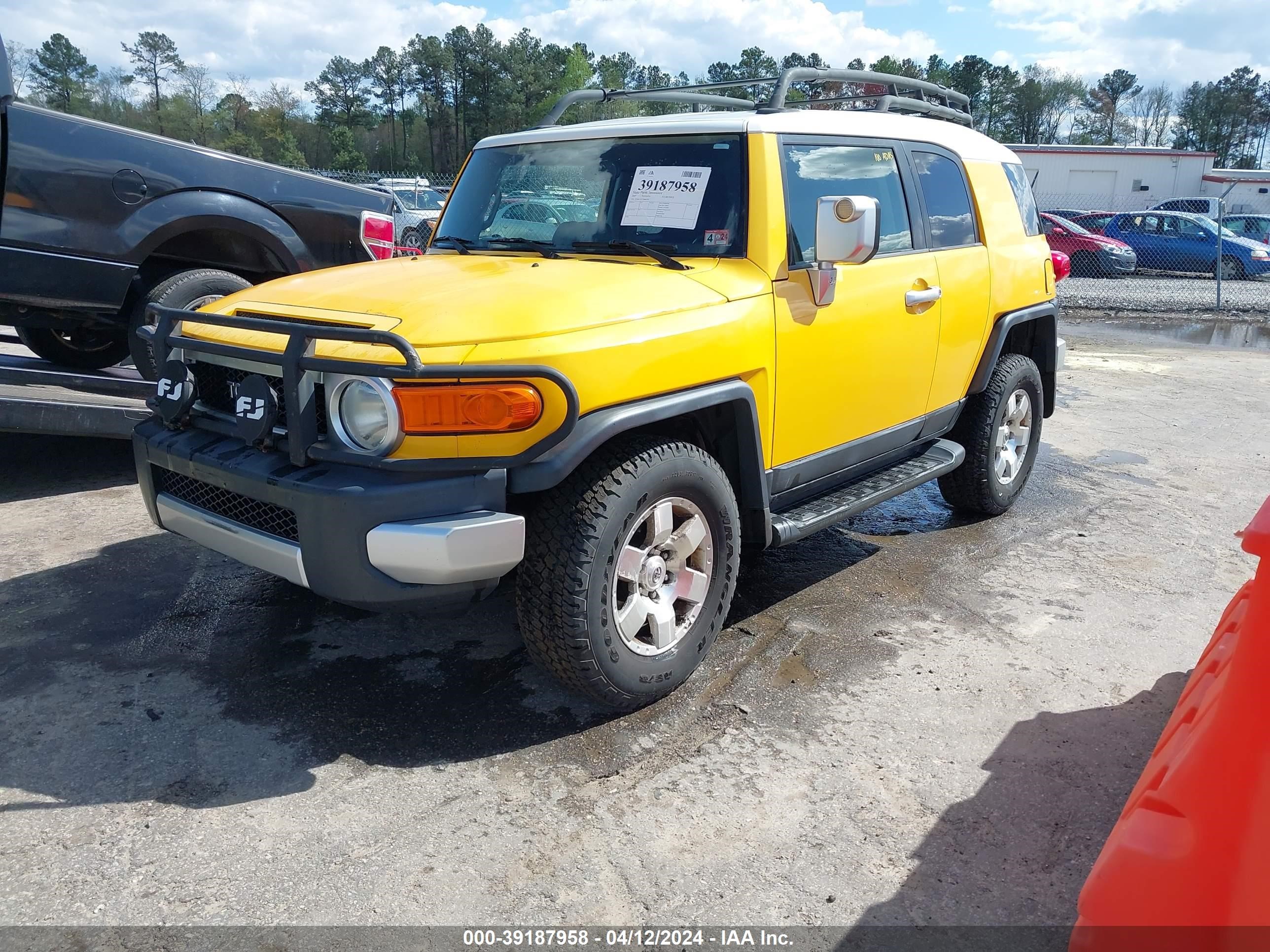 Photo 2 VIN: JTEBU11F170069792 - TOYOTA FJ CRUISER 