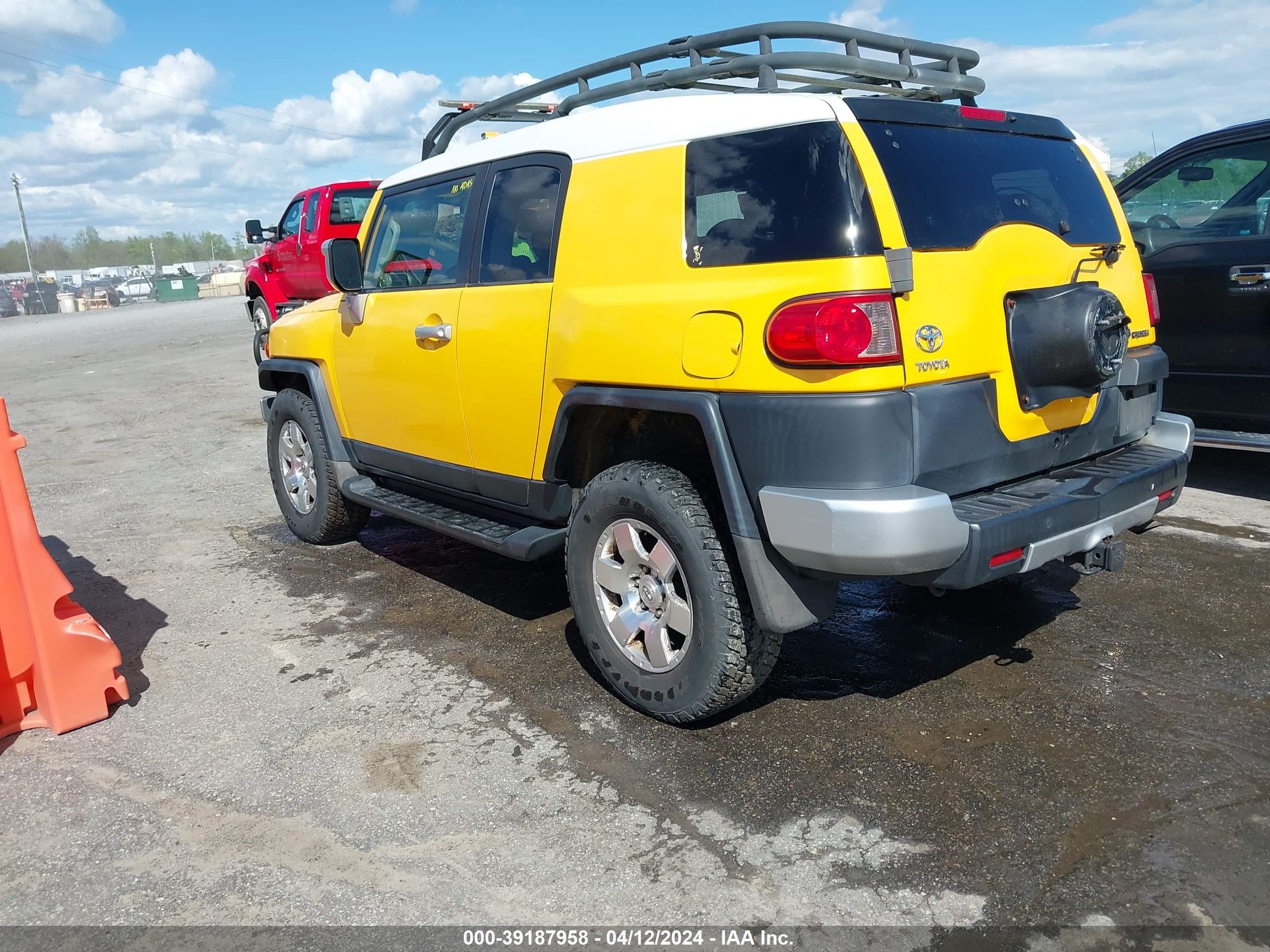 Photo 3 VIN: JTEBU11F170069792 - TOYOTA FJ CRUISER 