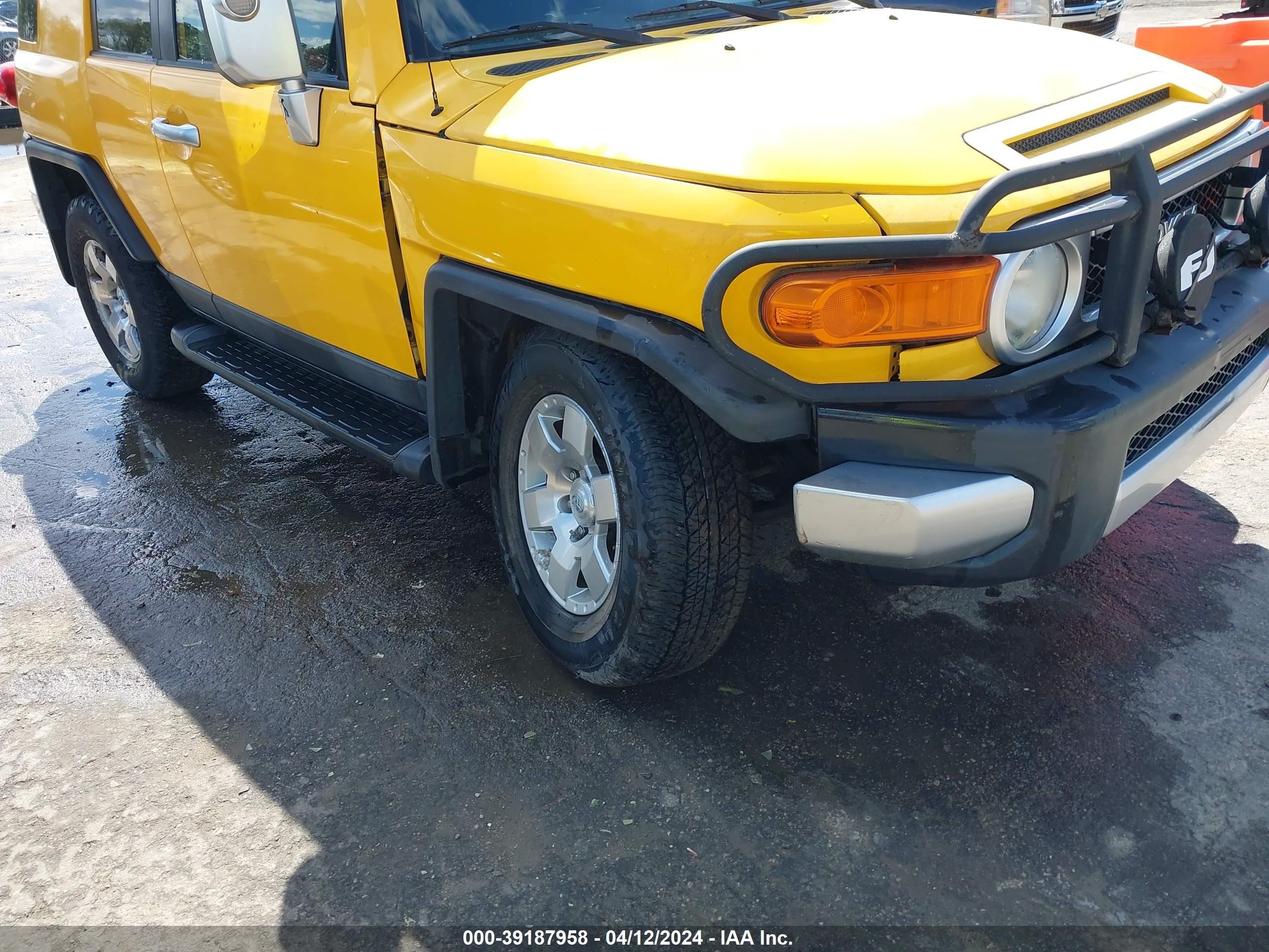 Photo 6 VIN: JTEBU11F170069792 - TOYOTA FJ CRUISER 