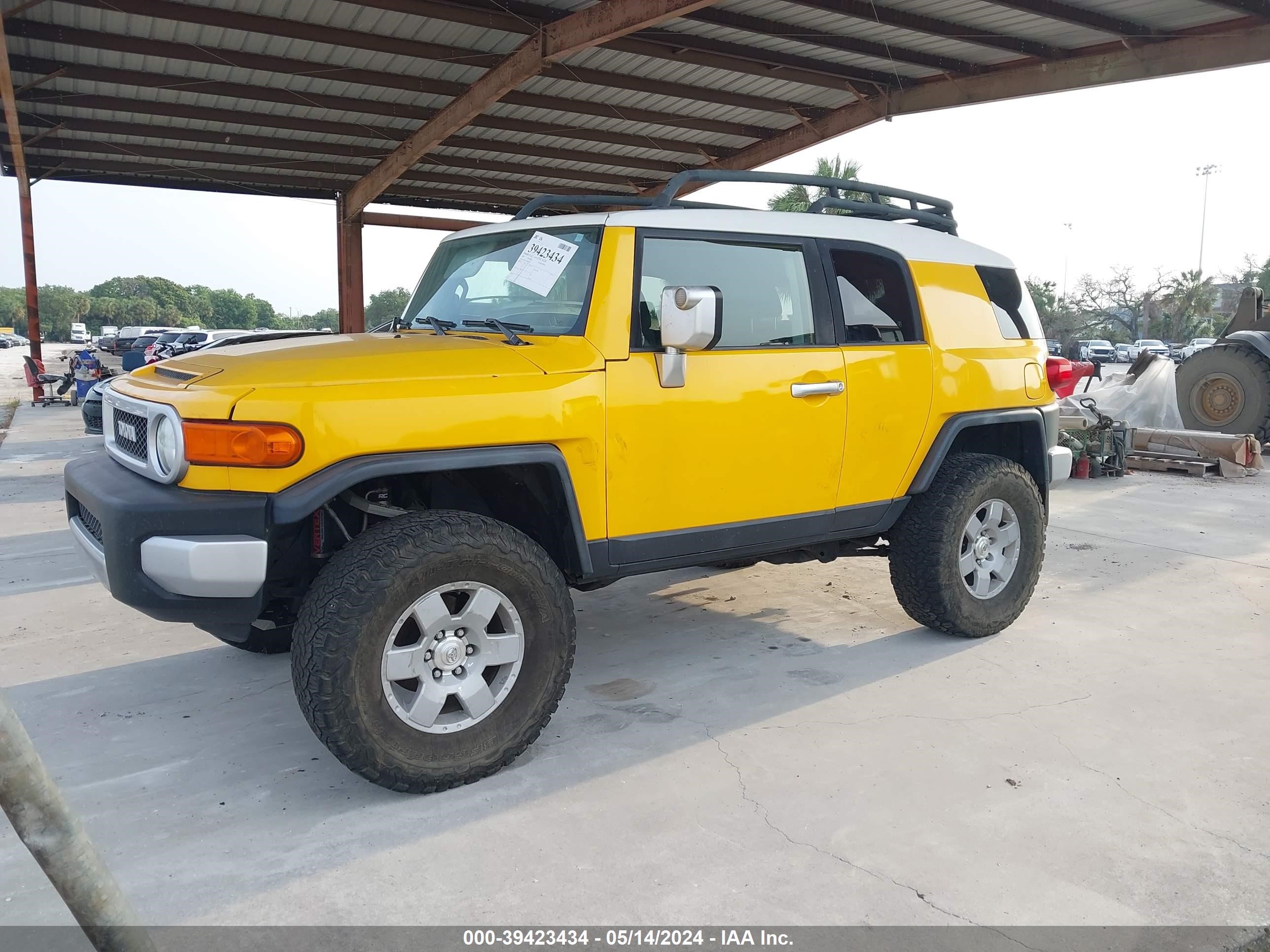 Photo 1 VIN: JTEBU11F170083238 - TOYOTA FJ CRUISER 