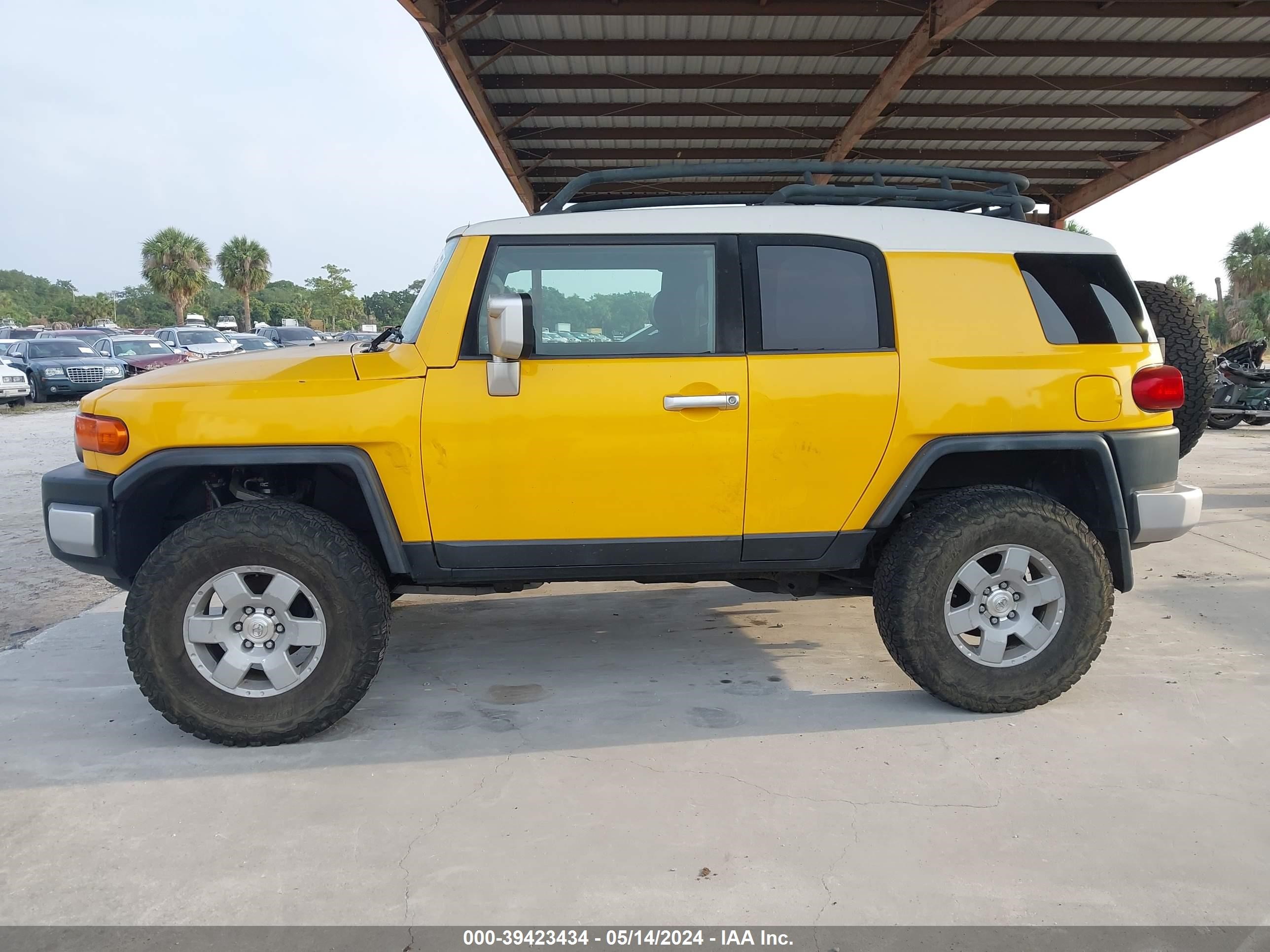 Photo 14 VIN: JTEBU11F170083238 - TOYOTA FJ CRUISER 