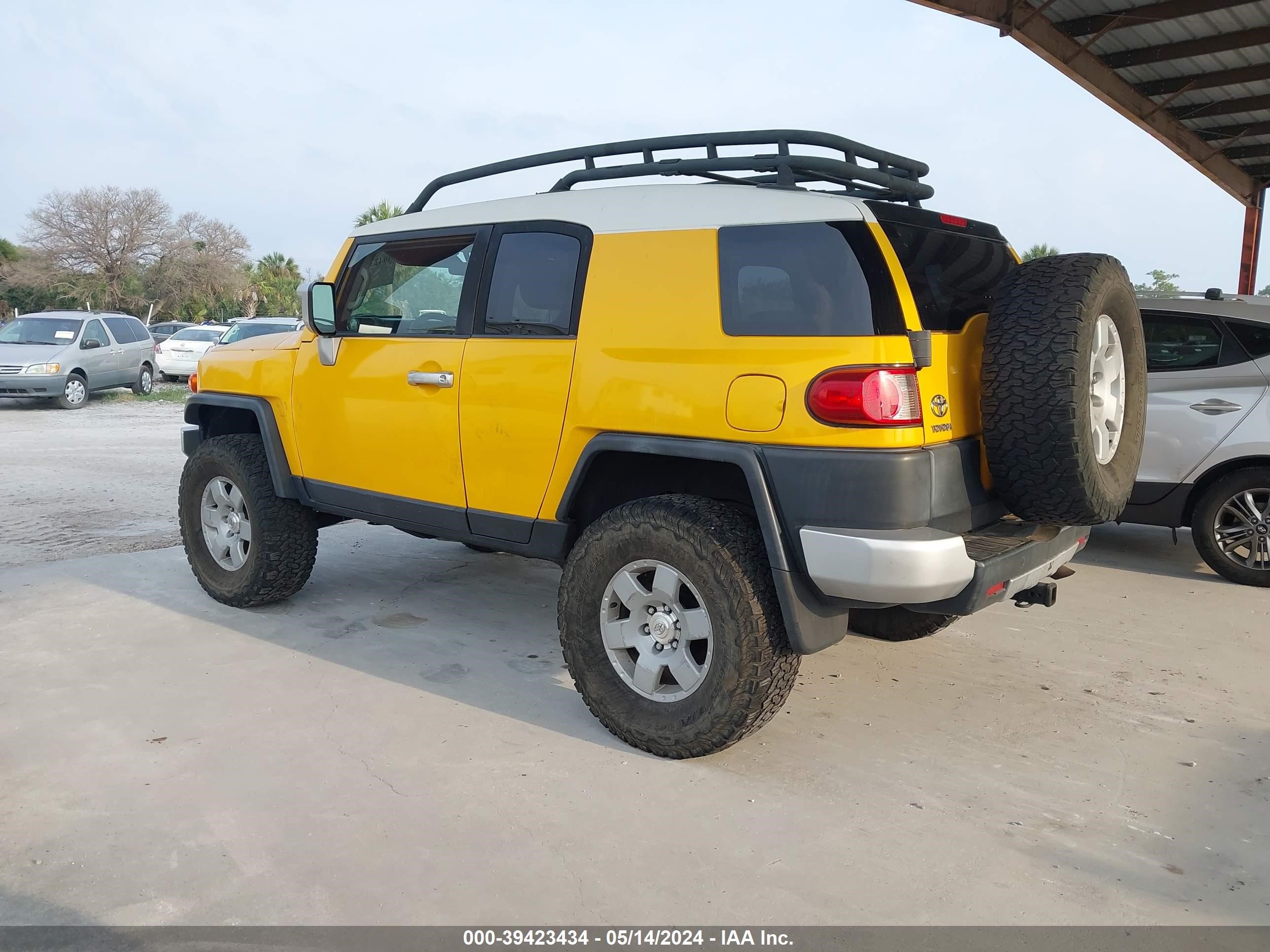 Photo 2 VIN: JTEBU11F170083238 - TOYOTA FJ CRUISER 