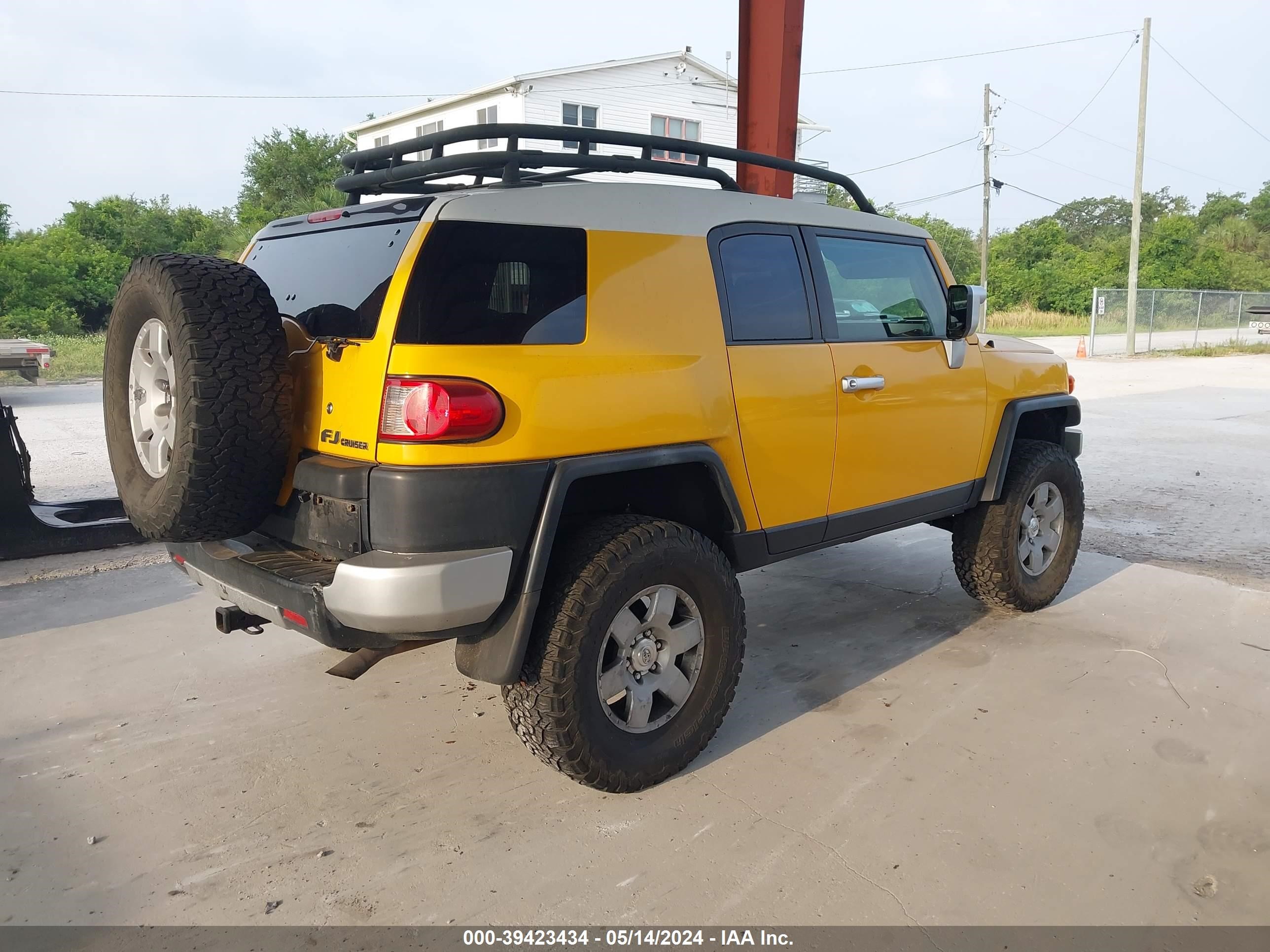 Photo 3 VIN: JTEBU11F170083238 - TOYOTA FJ CRUISER 