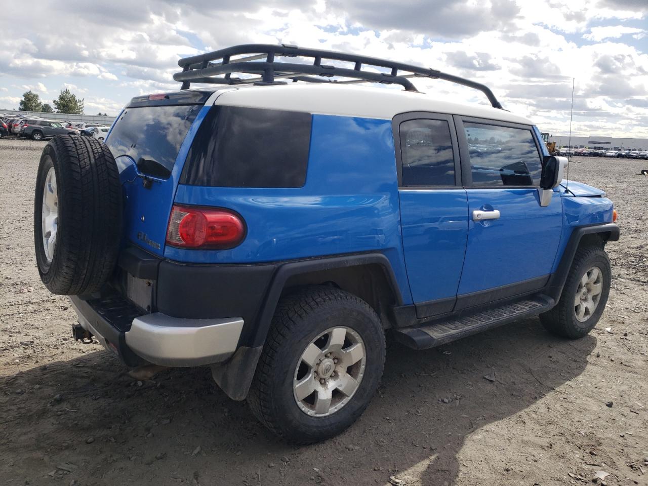 Photo 2 VIN: JTEBU11F270017765 - TOYOTA FJ CRUISER 