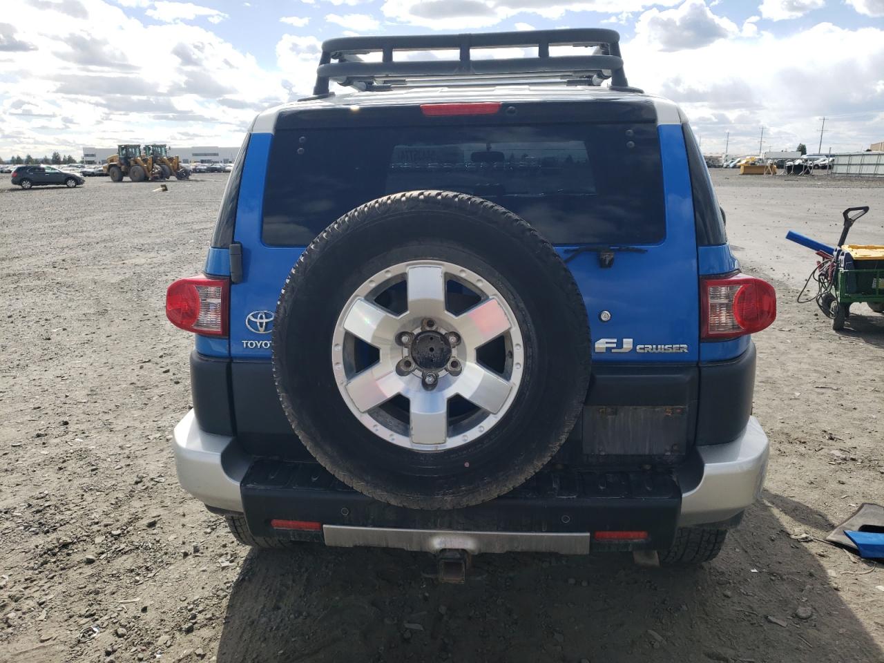 Photo 5 VIN: JTEBU11F270017765 - TOYOTA FJ CRUISER 