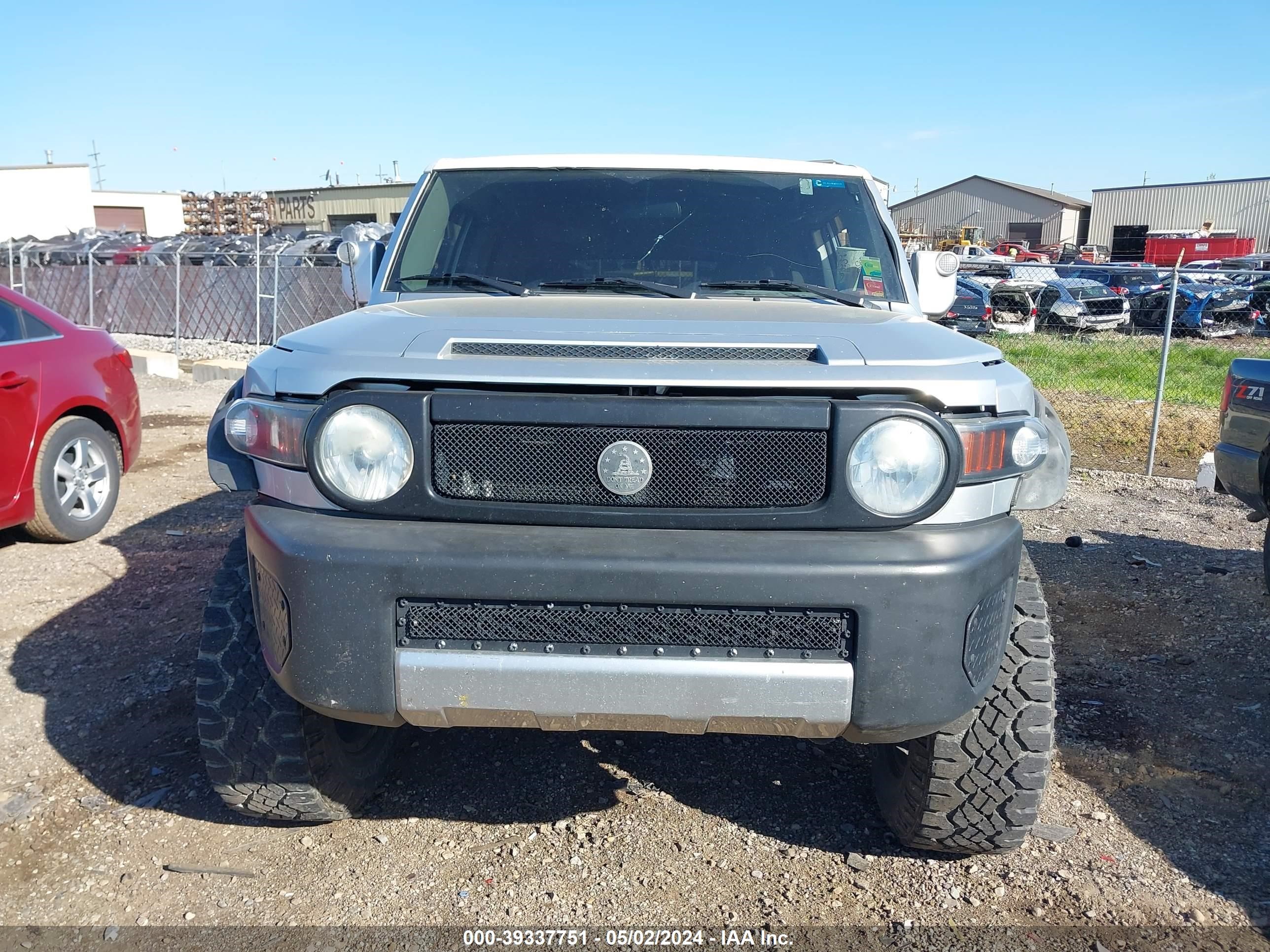 Photo 11 VIN: JTEBU11F270022562 - TOYOTA FJ CRUISER 