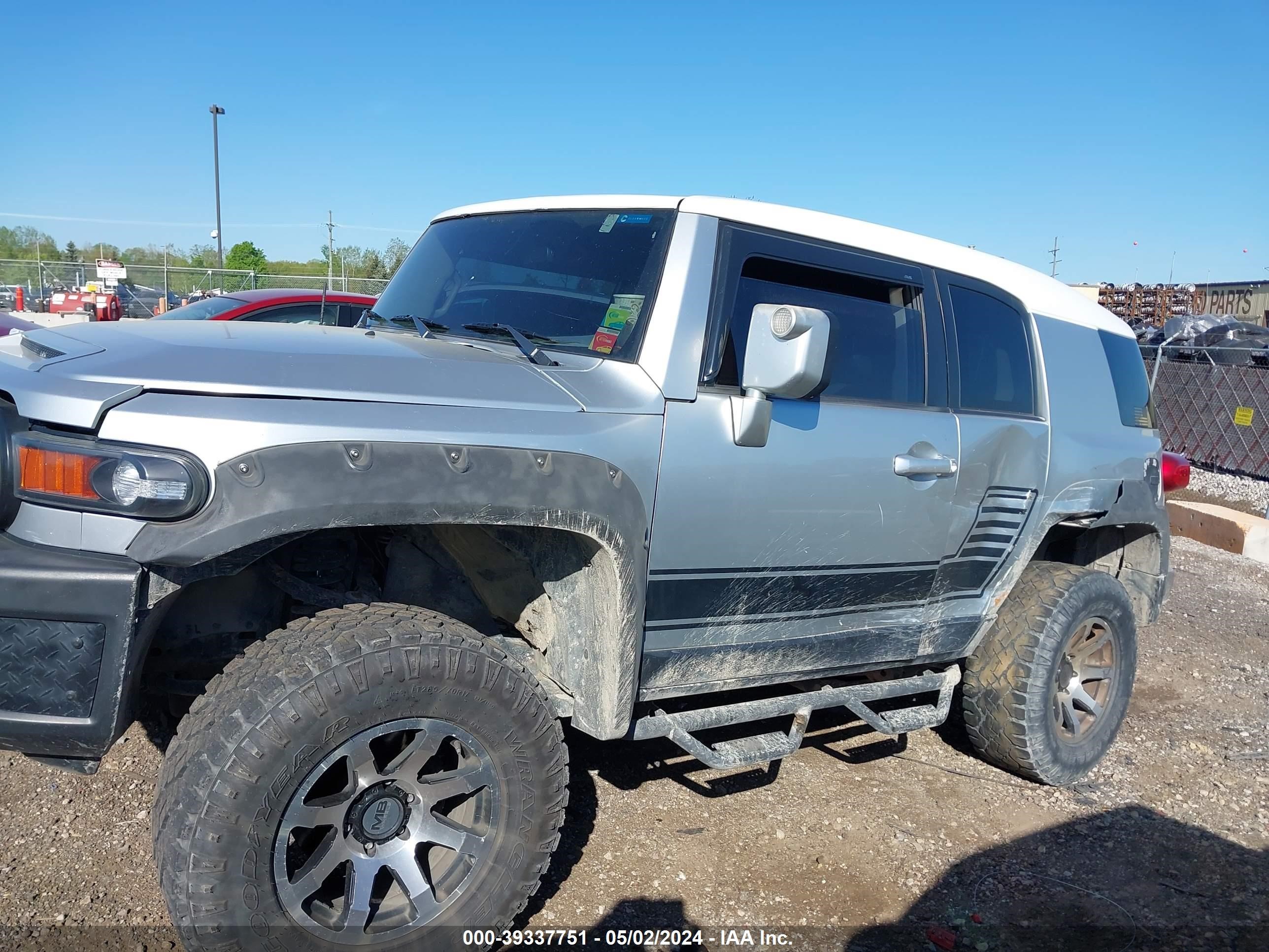 Photo 5 VIN: JTEBU11F270022562 - TOYOTA FJ CRUISER 