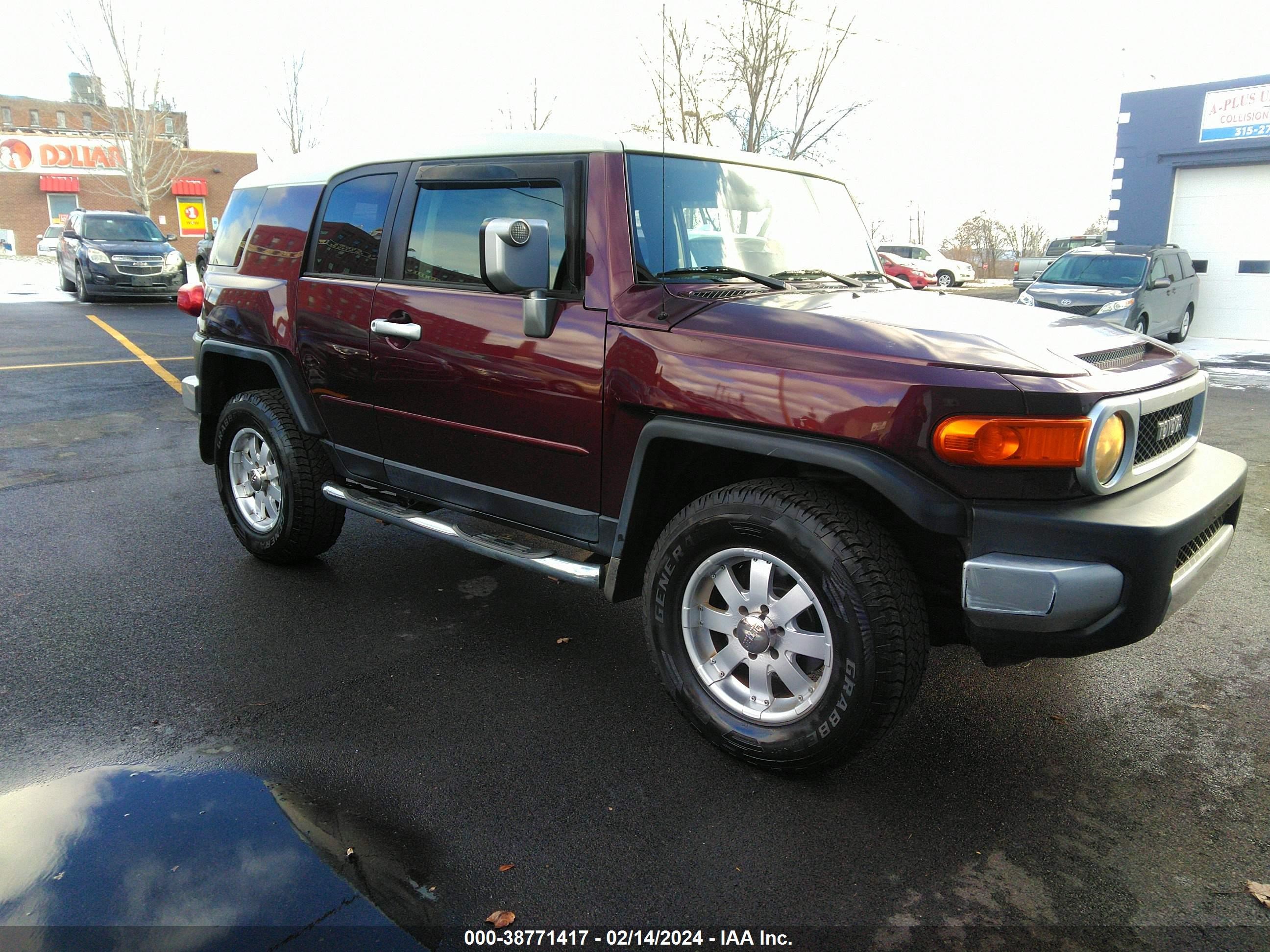 Photo 0 VIN: JTEBU11F270025798 - TOYOTA FJ CRUISER 