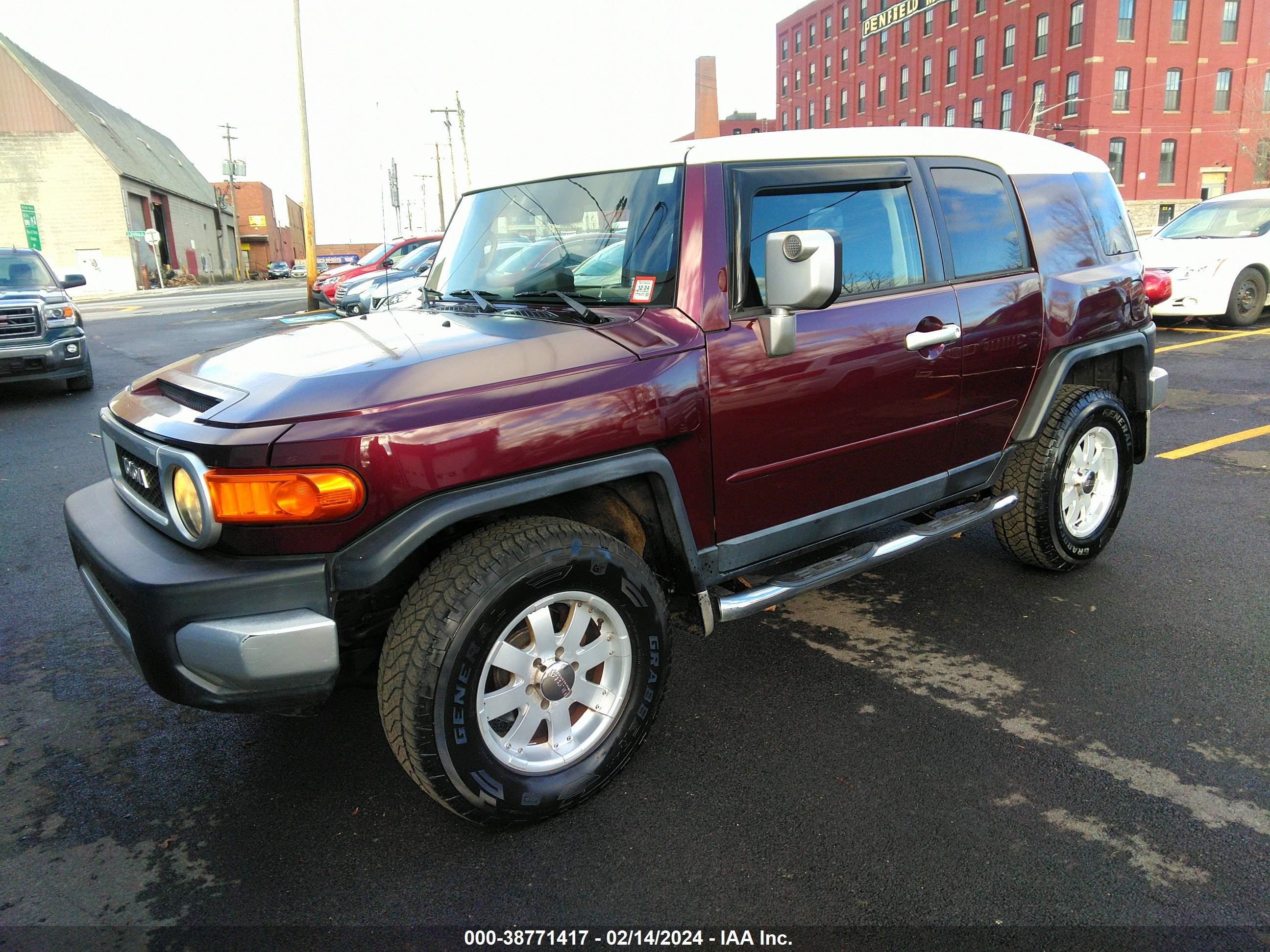 Photo 1 VIN: JTEBU11F270025798 - TOYOTA FJ CRUISER 