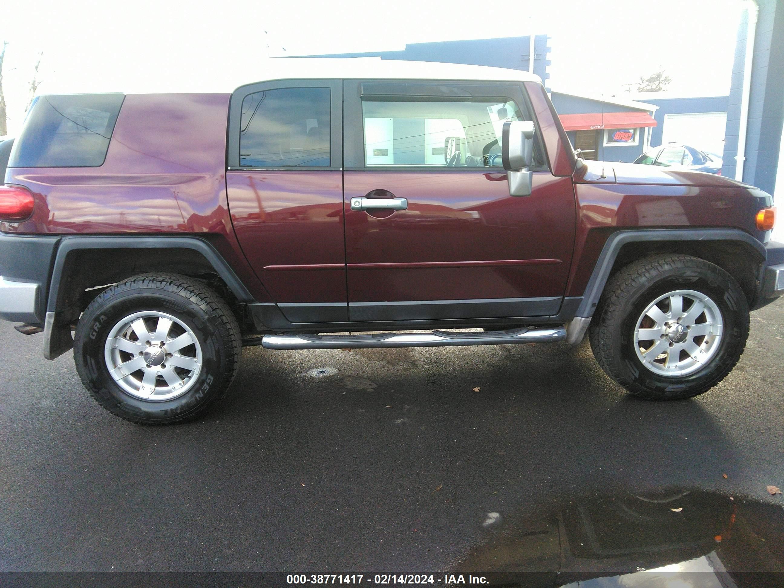 Photo 12 VIN: JTEBU11F270025798 - TOYOTA FJ CRUISER 