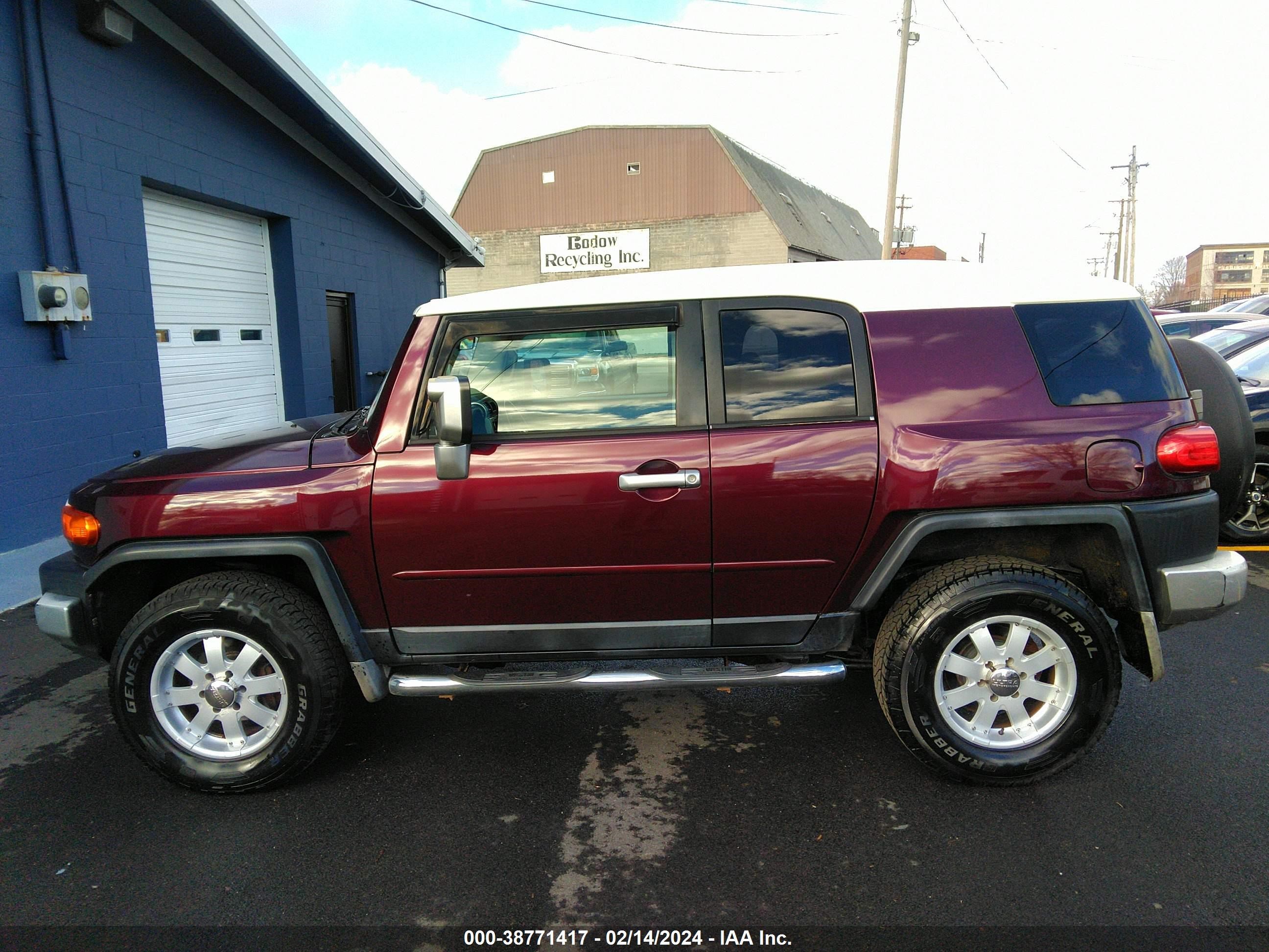 Photo 13 VIN: JTEBU11F270025798 - TOYOTA FJ CRUISER 