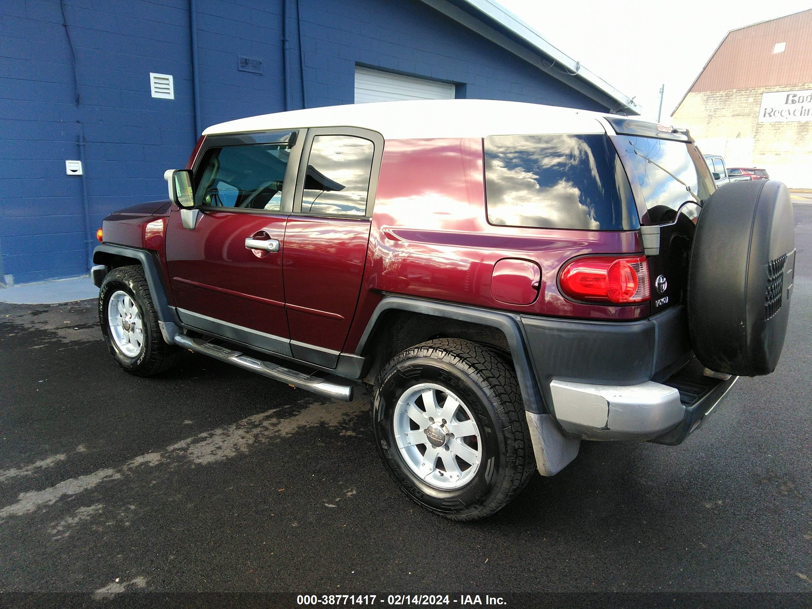 Photo 2 VIN: JTEBU11F270025798 - TOYOTA FJ CRUISER 