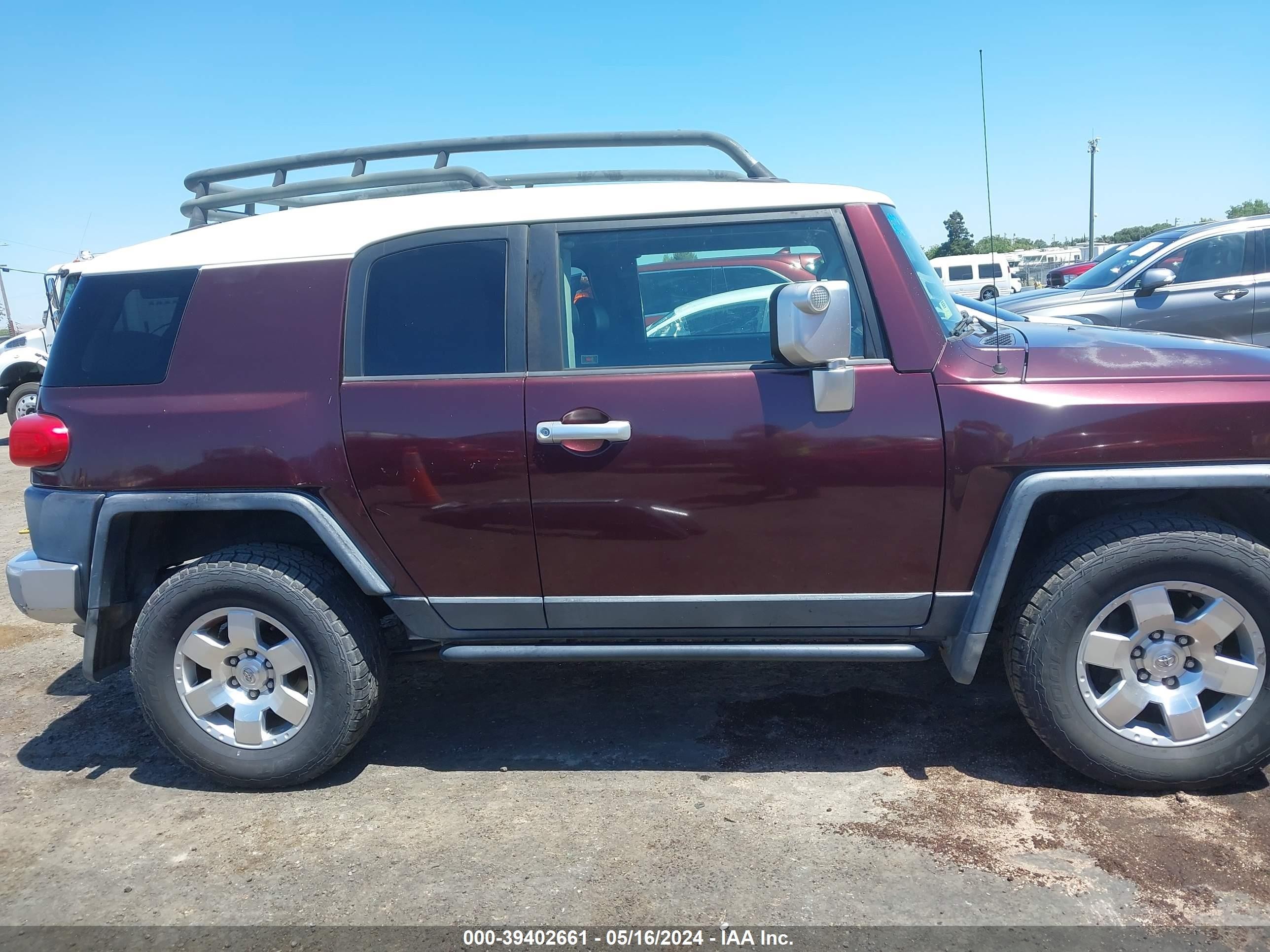 Photo 13 VIN: JTEBU11F270061720 - TOYOTA FJ CRUISER 