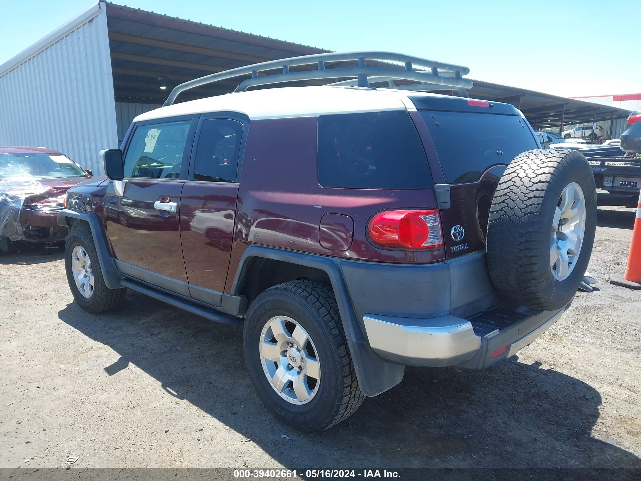 Photo 2 VIN: JTEBU11F270061720 - TOYOTA FJ CRUISER 