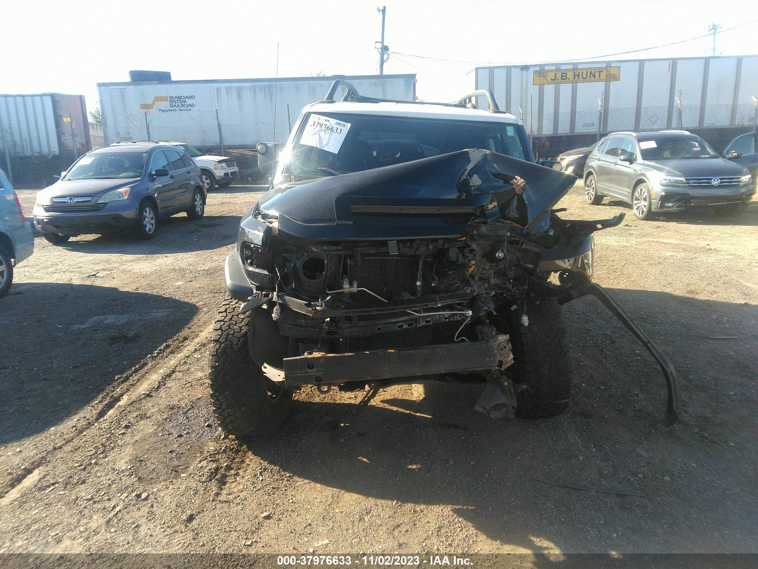 Photo 11 VIN: JTEBU11F270078548 - TOYOTA FJ CRUISER 