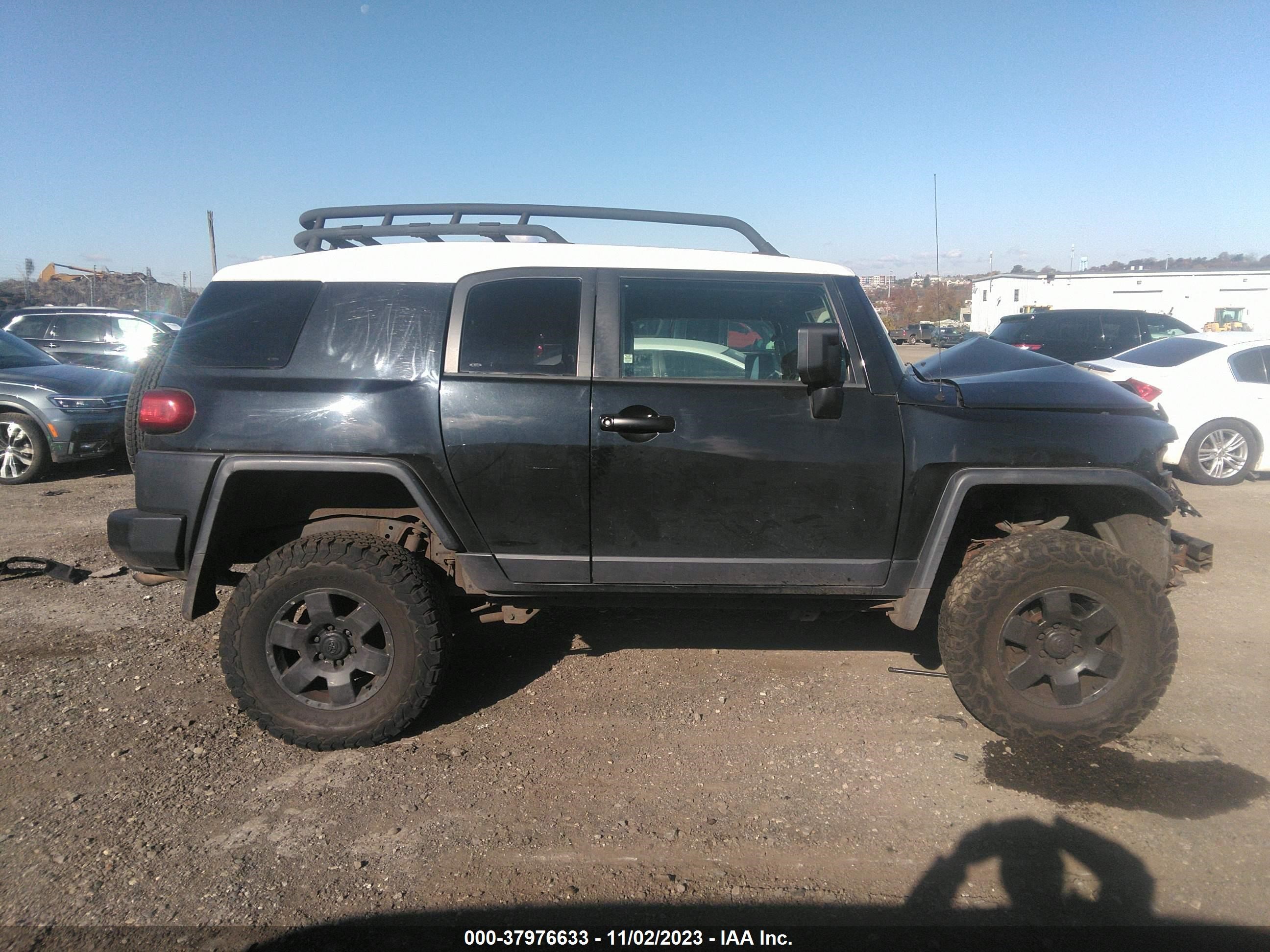 Photo 12 VIN: JTEBU11F270078548 - TOYOTA FJ CRUISER 