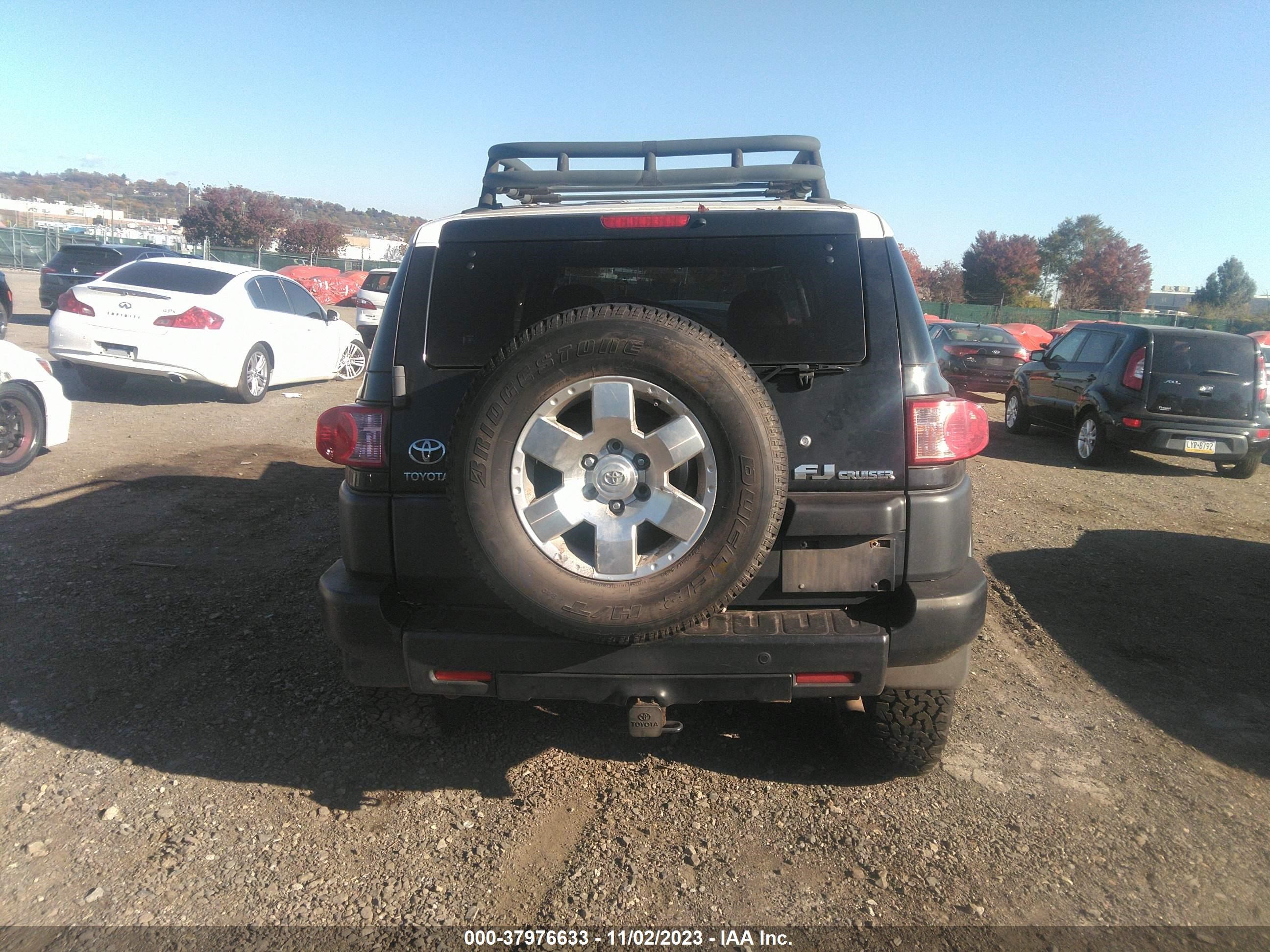 Photo 15 VIN: JTEBU11F270078548 - TOYOTA FJ CRUISER 