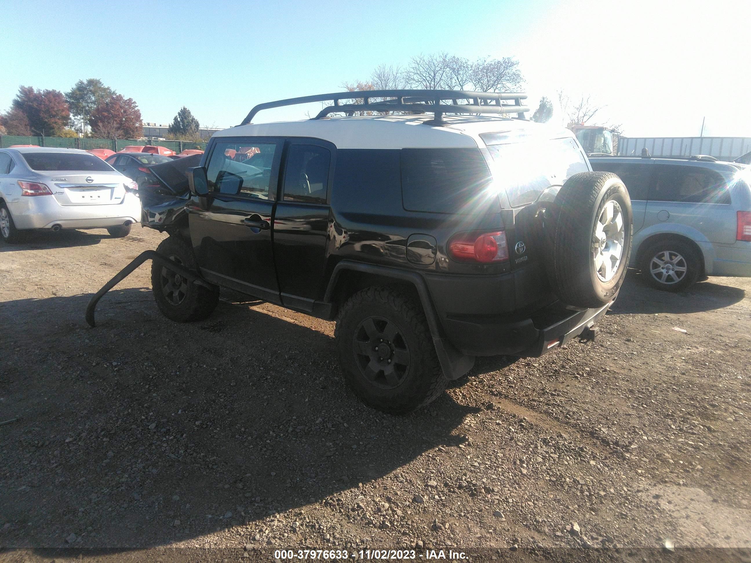 Photo 2 VIN: JTEBU11F270078548 - TOYOTA FJ CRUISER 