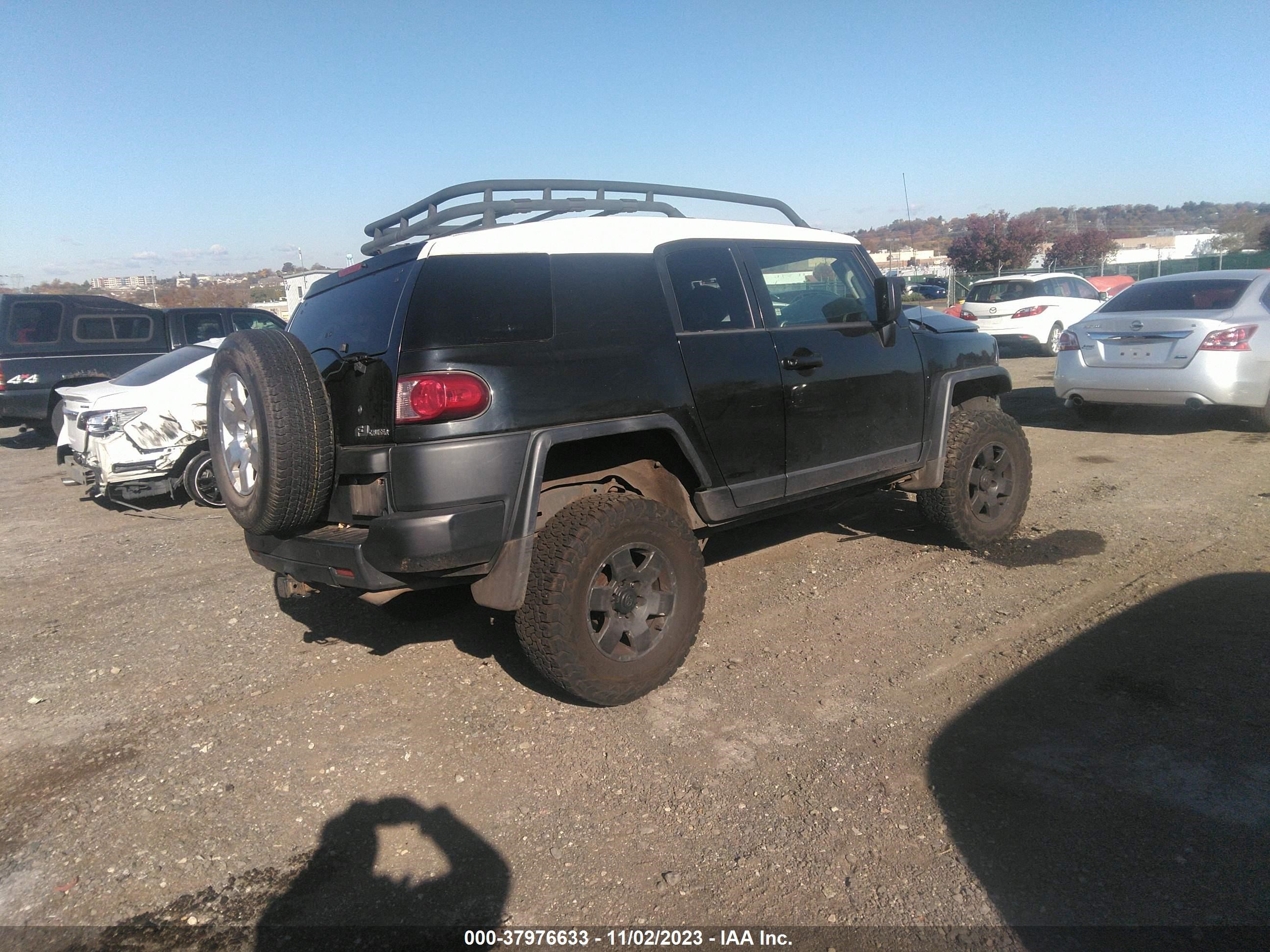 Photo 3 VIN: JTEBU11F270078548 - TOYOTA FJ CRUISER 