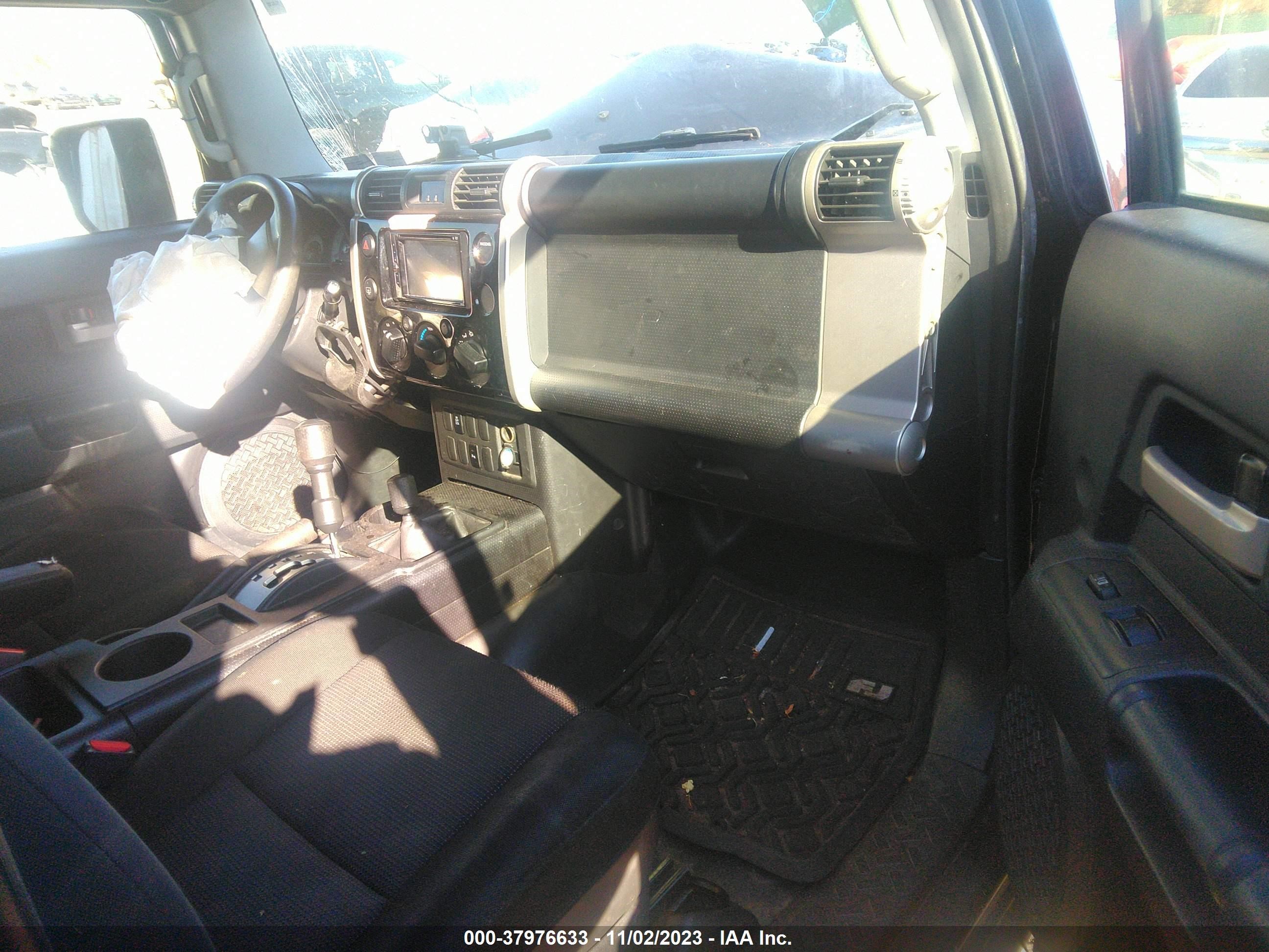 Photo 4 VIN: JTEBU11F270078548 - TOYOTA FJ CRUISER 